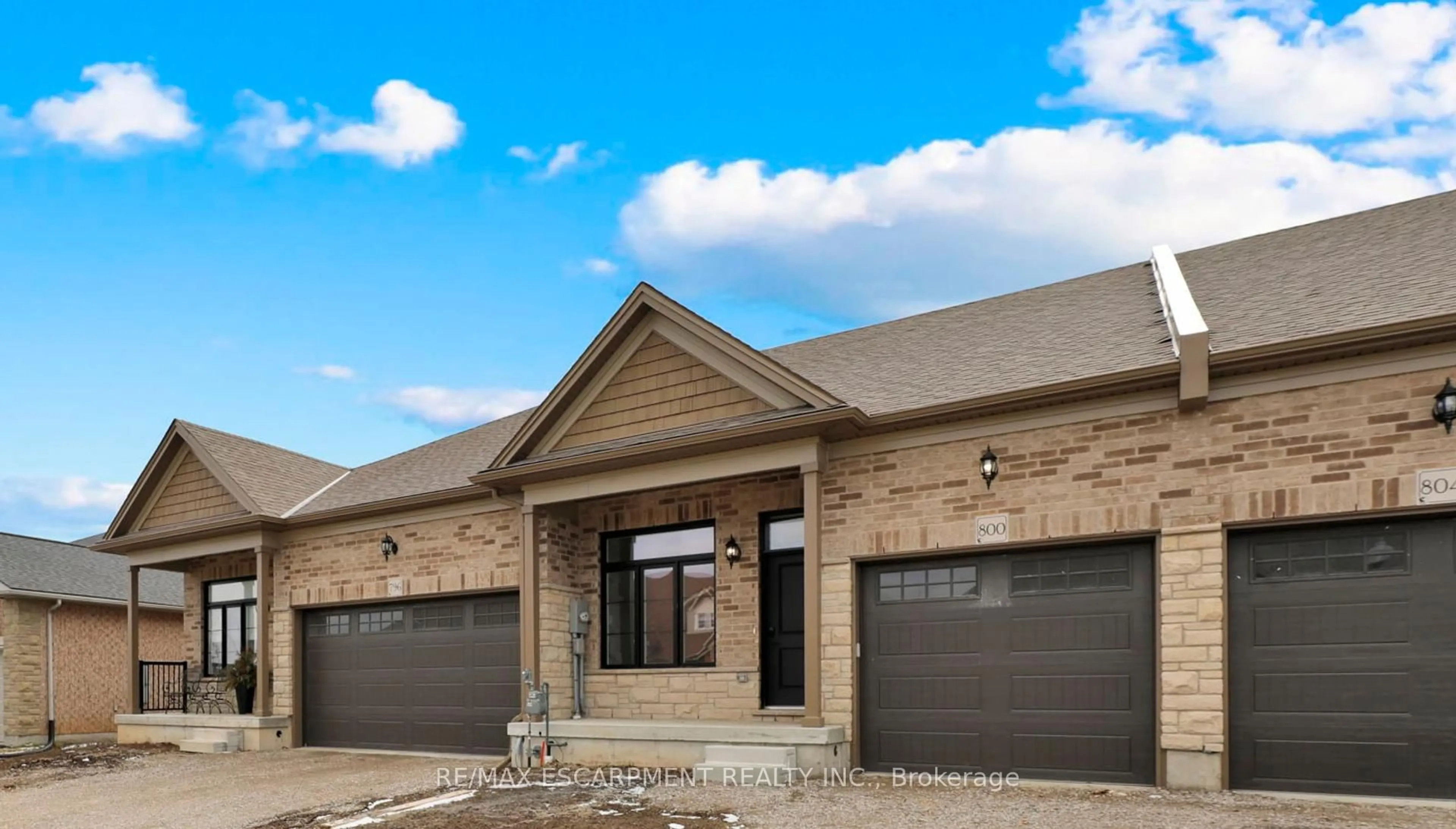 Home with brick exterior material, building for 800 Garden Court Cres, Woodstock Ontario N4T 0A3
