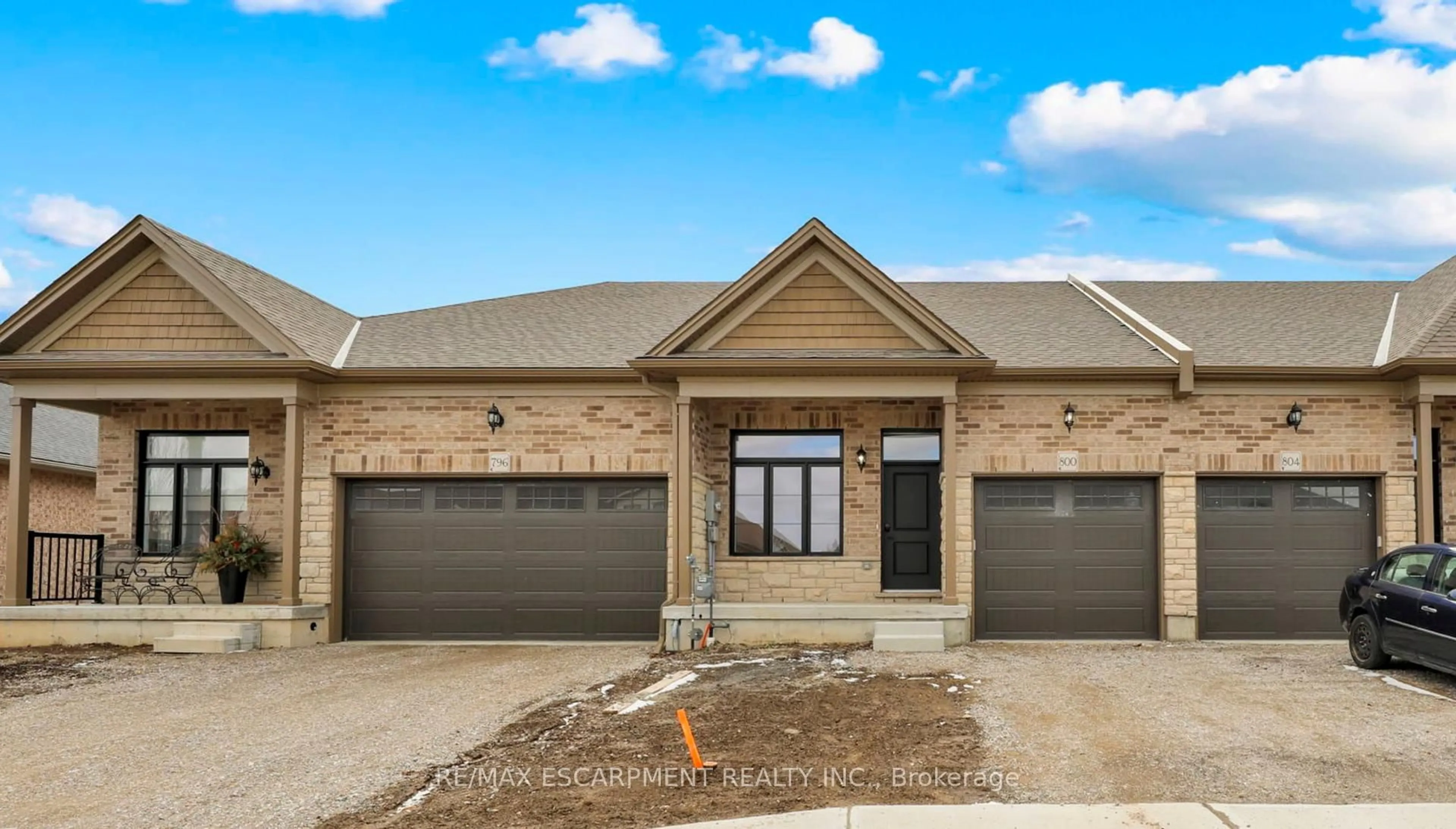 Home with brick exterior material, unknown for 800 Garden Court Cres, Woodstock Ontario N4T 0A3