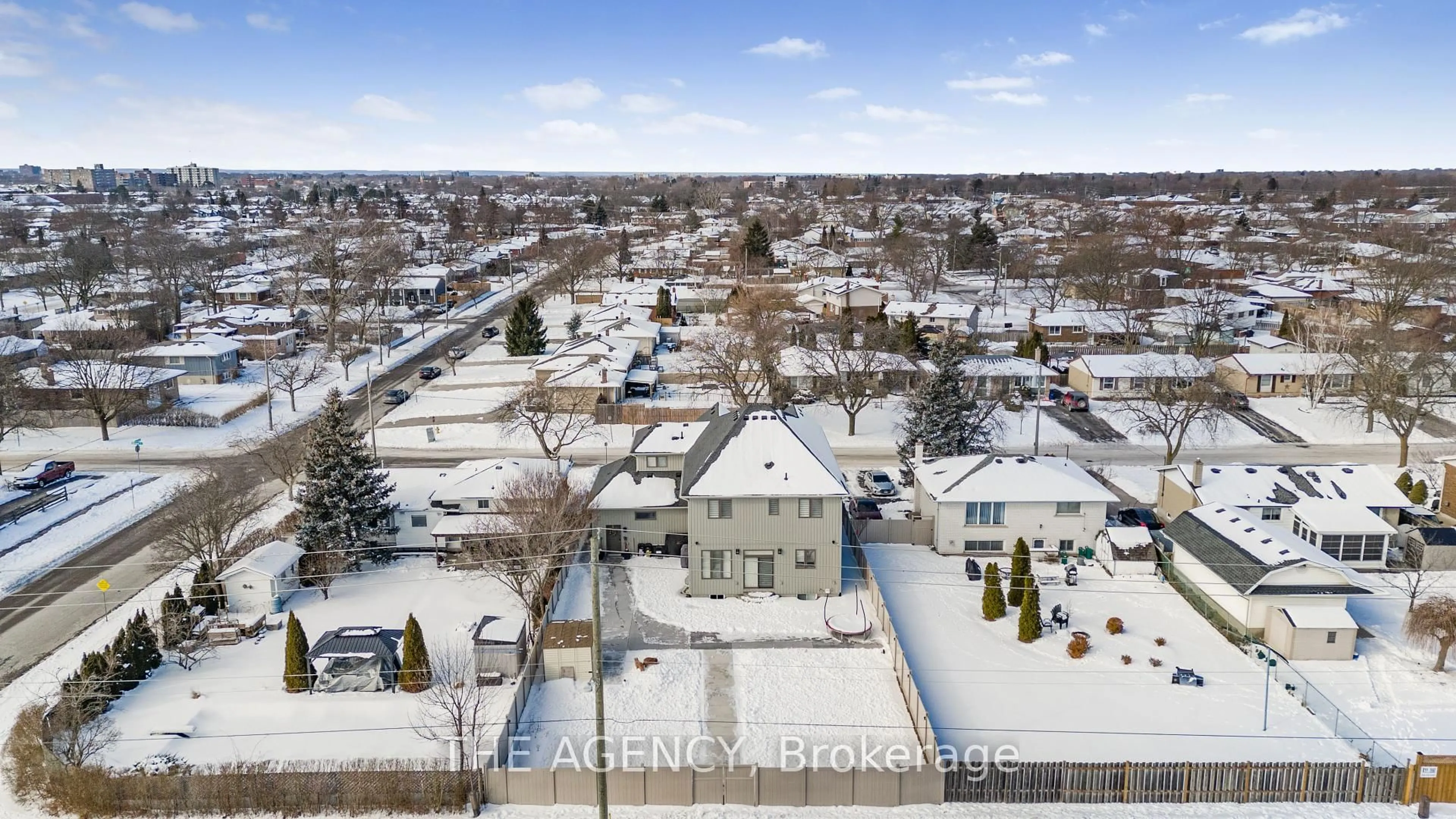 A pic from outside/outdoor area/front of a property/back of a property/a pic from drone, city buildings view from balcony for 80 Meredith Dr, St. Catharines Ontario L2M 6C7