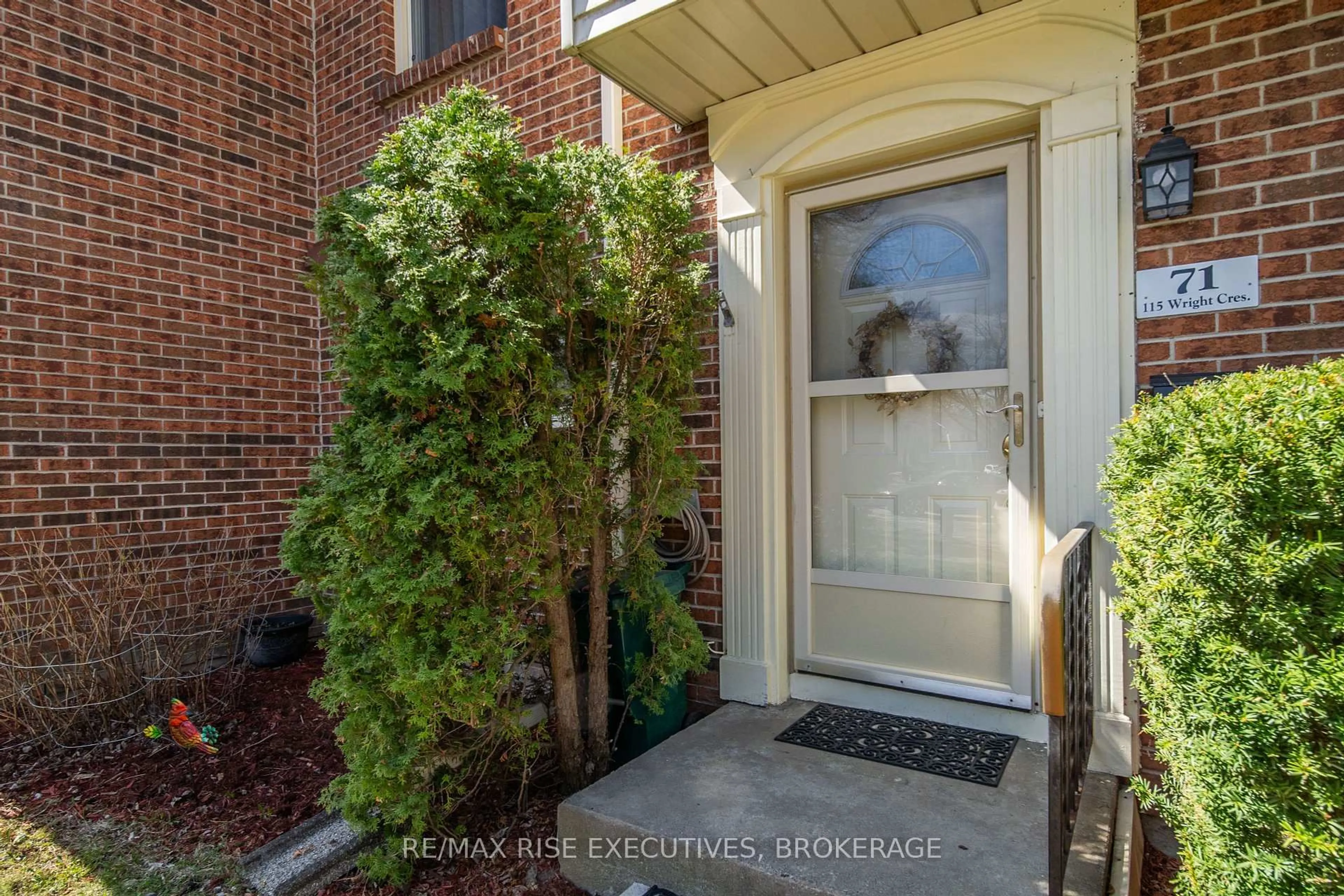 Indoor entryway for 115 WRIGHT Cres #71, Kingston Ontario K7L 4T8