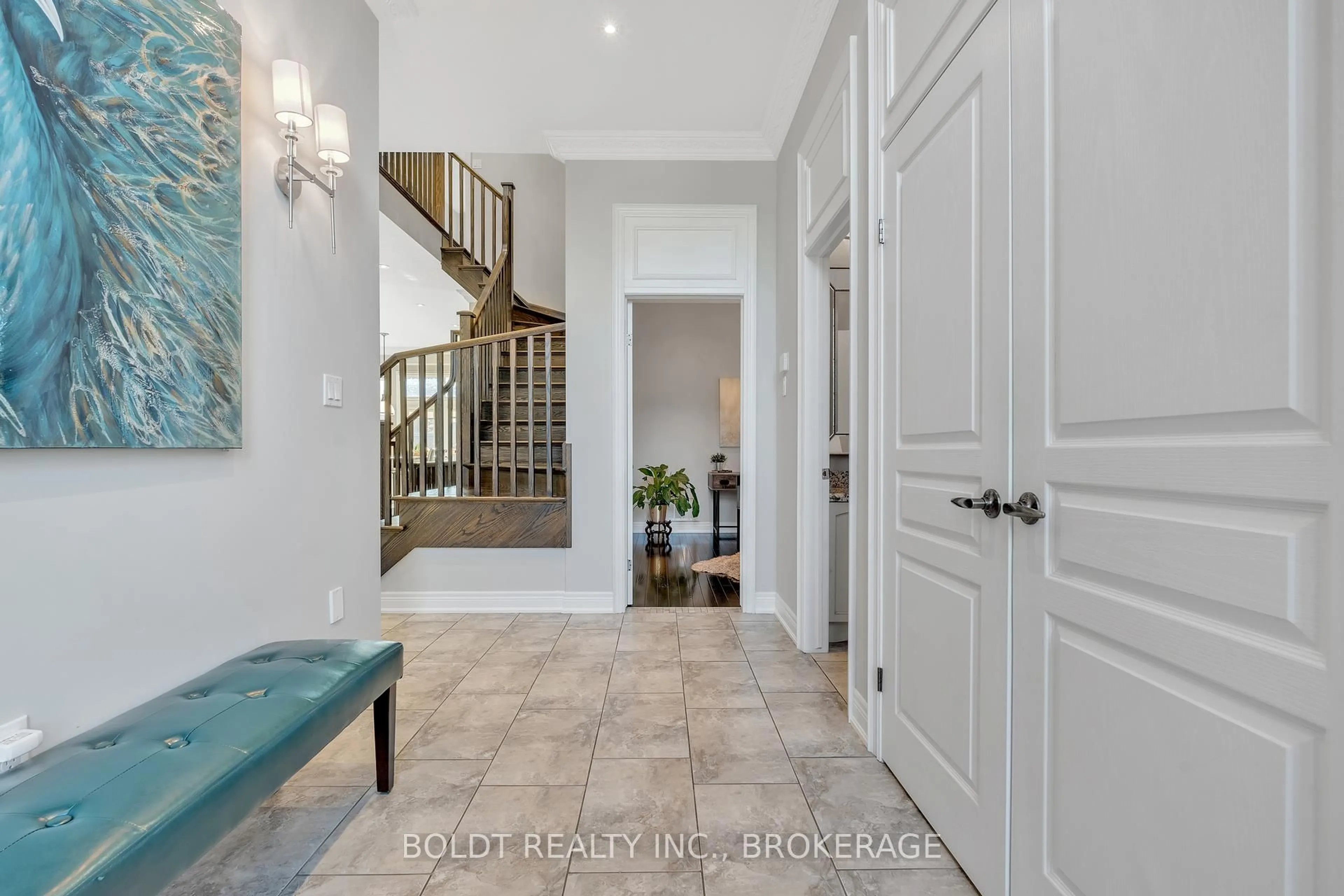 Indoor entryway for 47 Lorupe Crt, Hamilton Ontario L9G 0C8