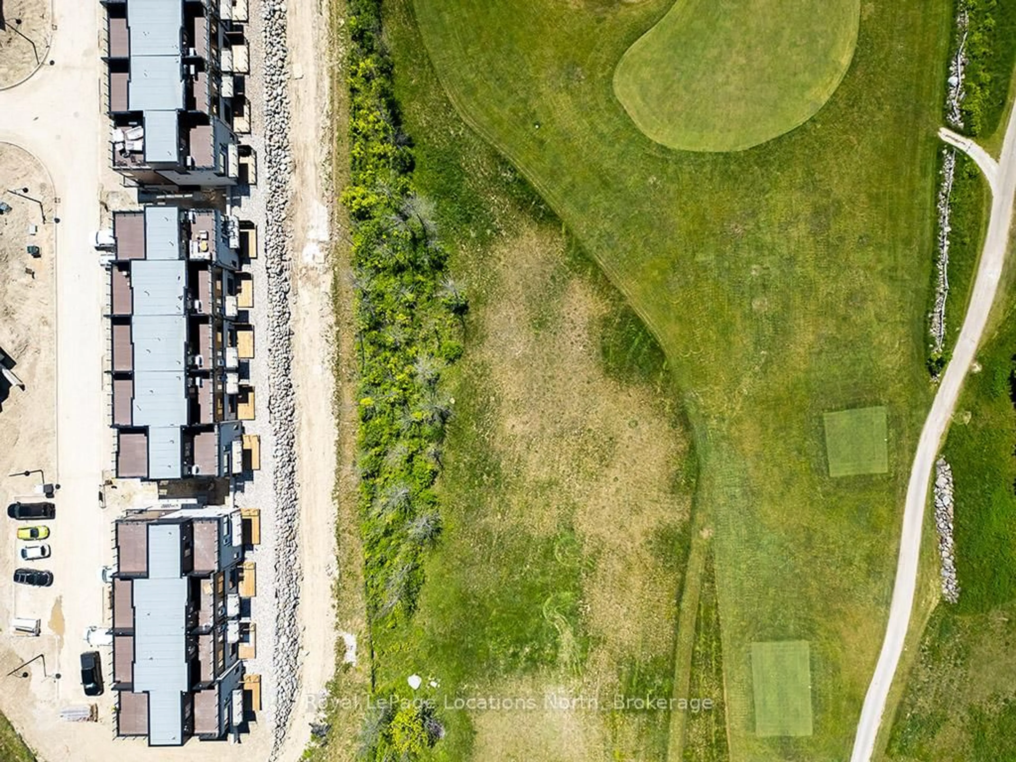A pic from outside/outdoor area/front of a property/back of a property/a pic from drone, unknown for 117 Sladden Crt #18, Blue Mountains Ontario N0H 2P0