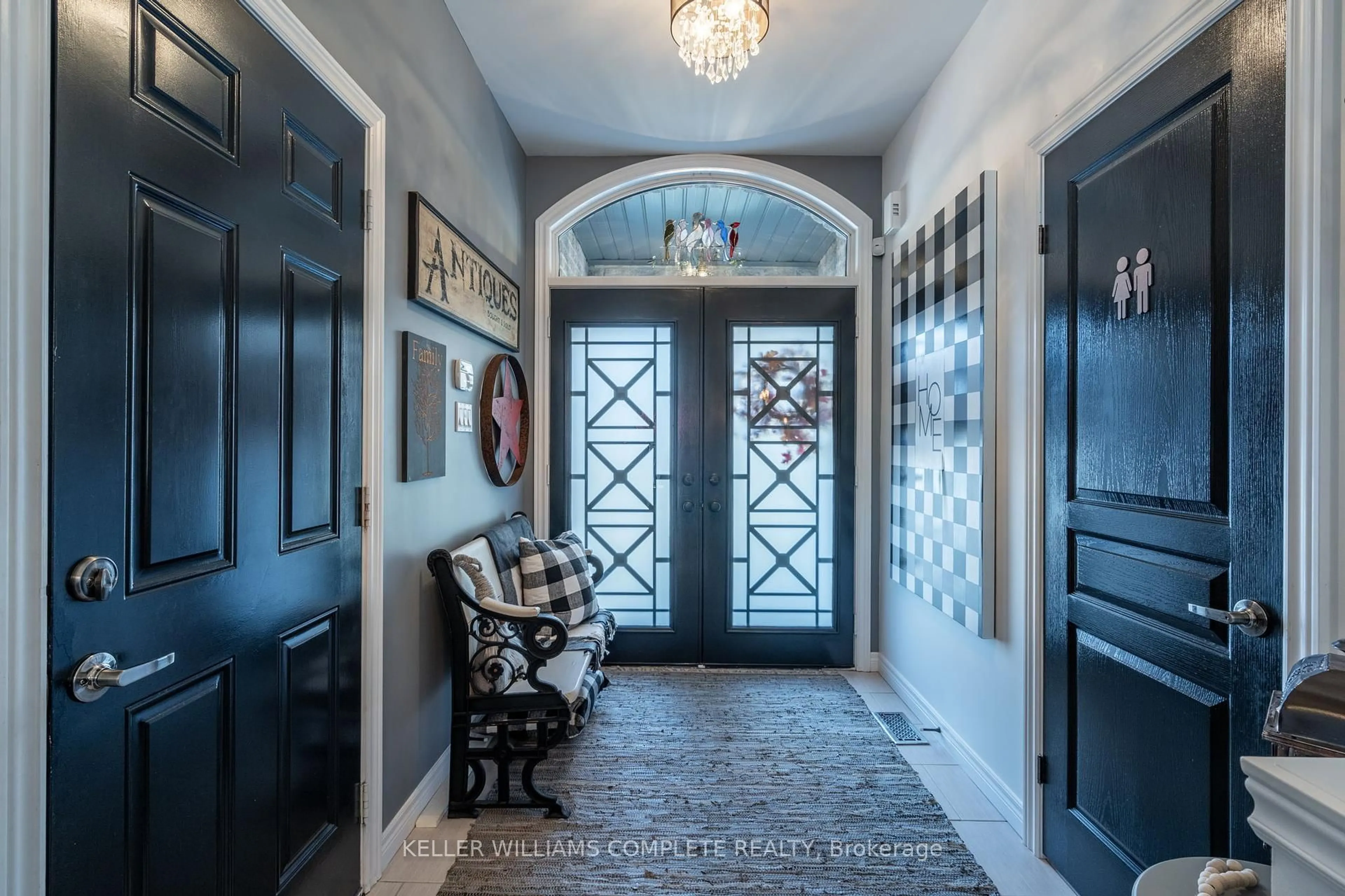 Indoor entryway for 77 Eagleglen Way, Hamilton Ontario L9B 0C7