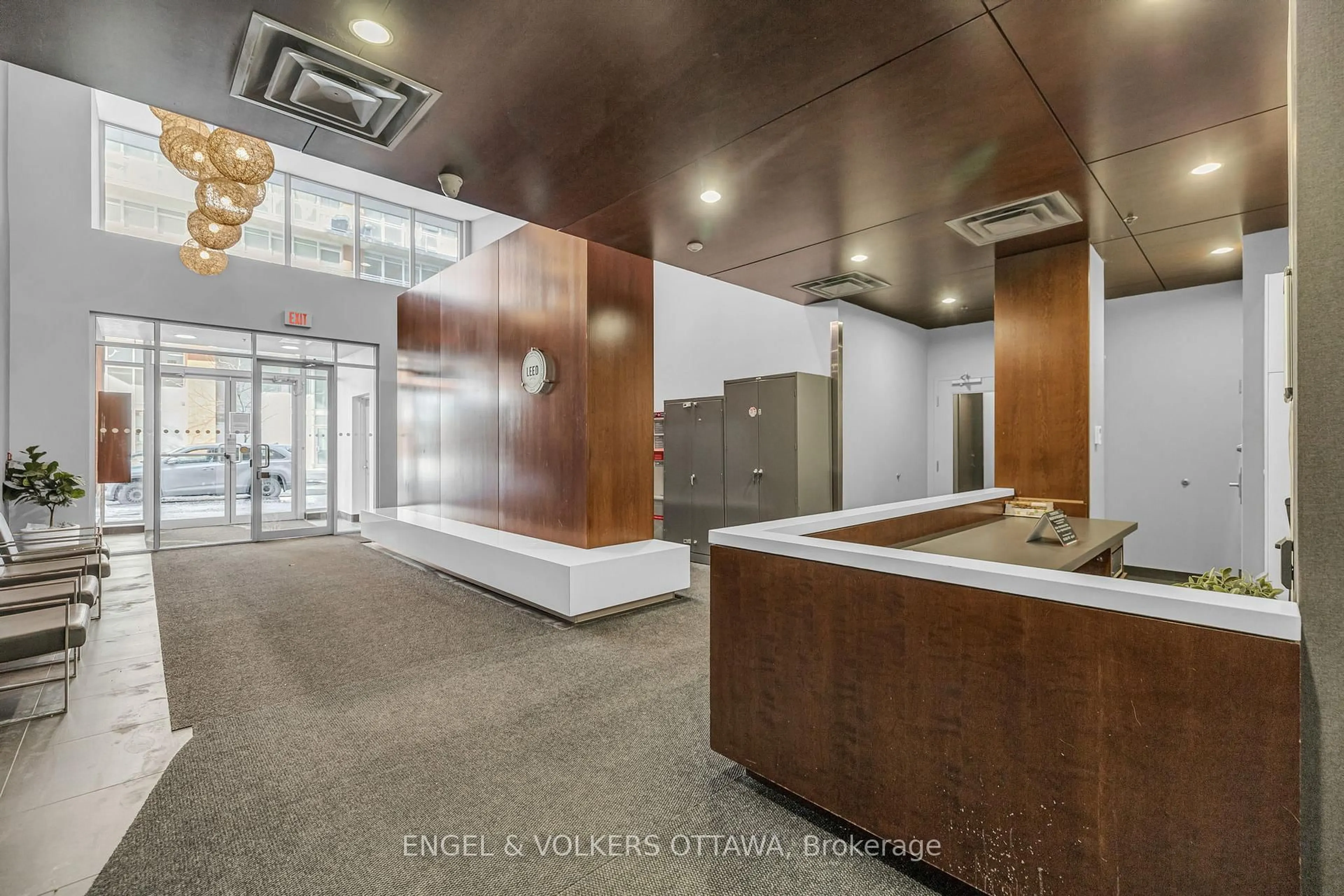 Indoor foyer for 360 McLeod St #808, Ottawa Ontario K2P 1A9