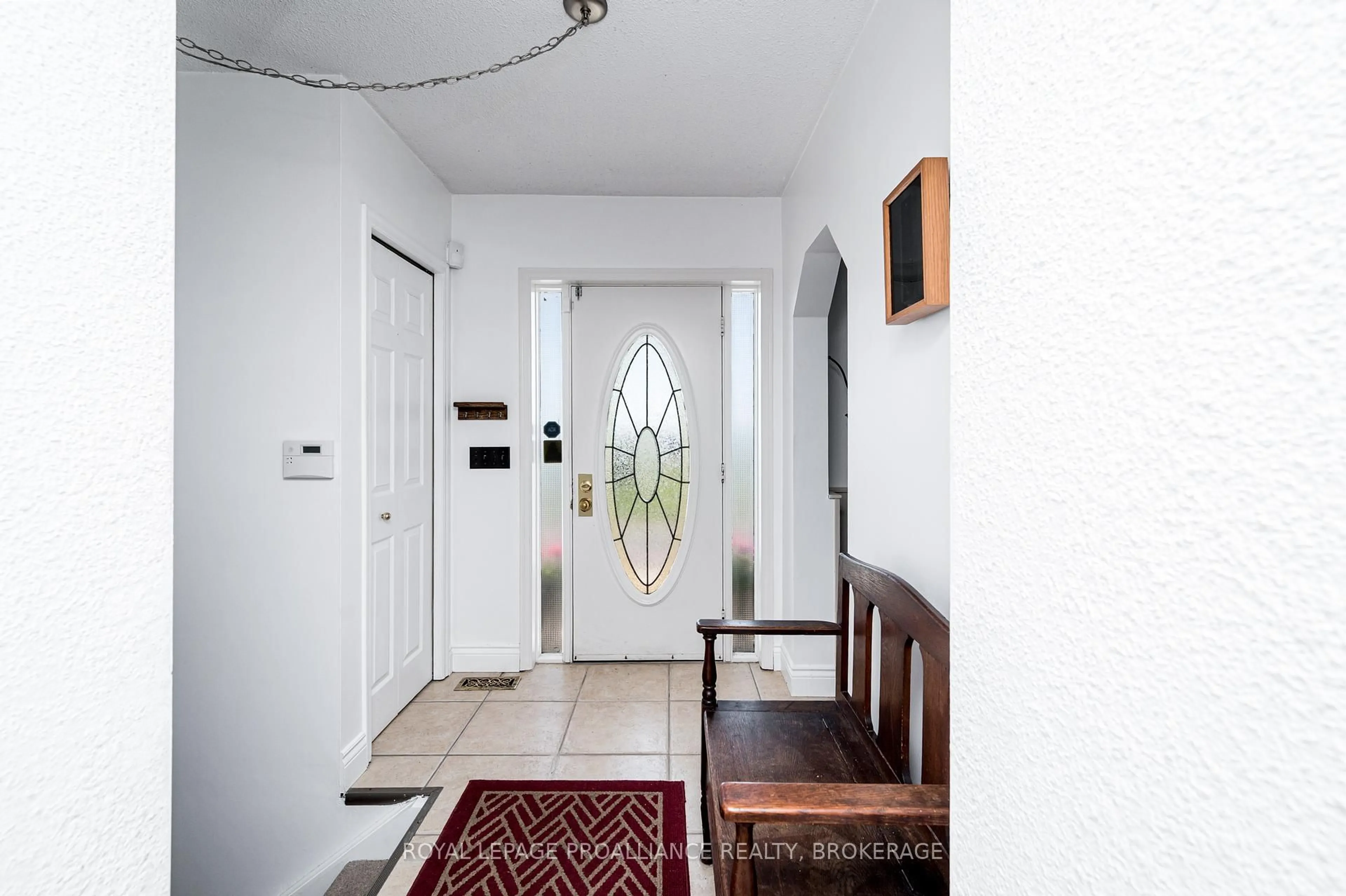 Indoor entryway for 4535 Bath Rd, Loyalist Ontario K7N 1A6