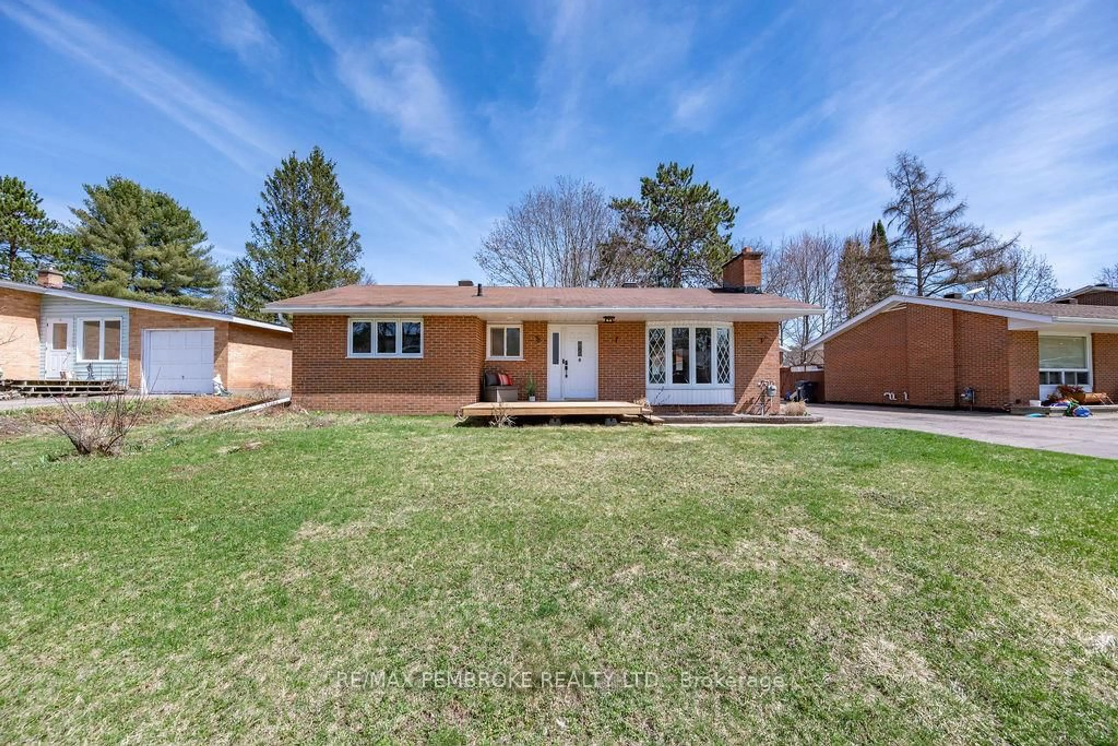 Unknown for 76 Frontenac Cres, Deep River Ontario K0J 1P0