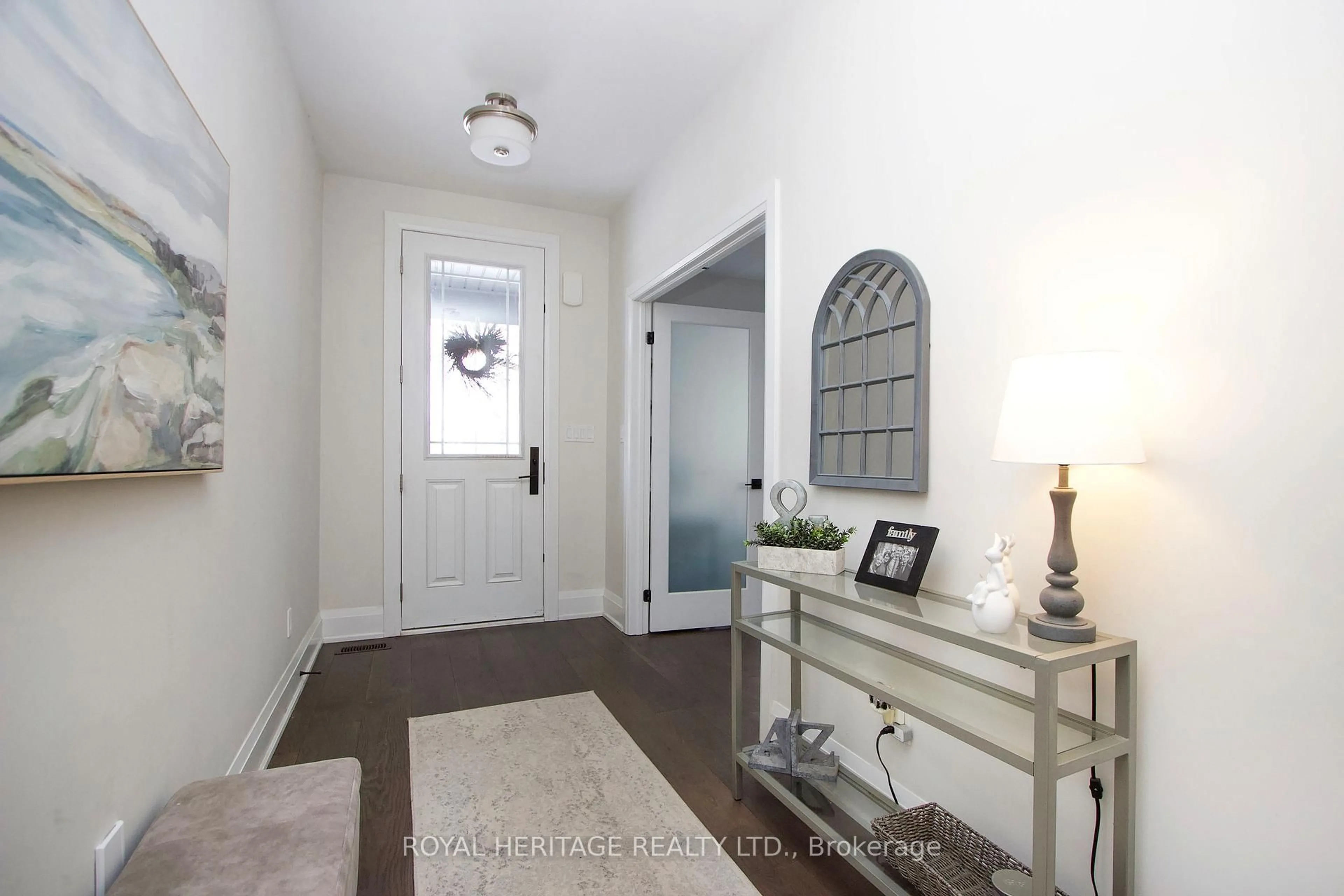 Indoor entryway for 435 F Orchard Ave, Cobourg Ontario K9A 3T7