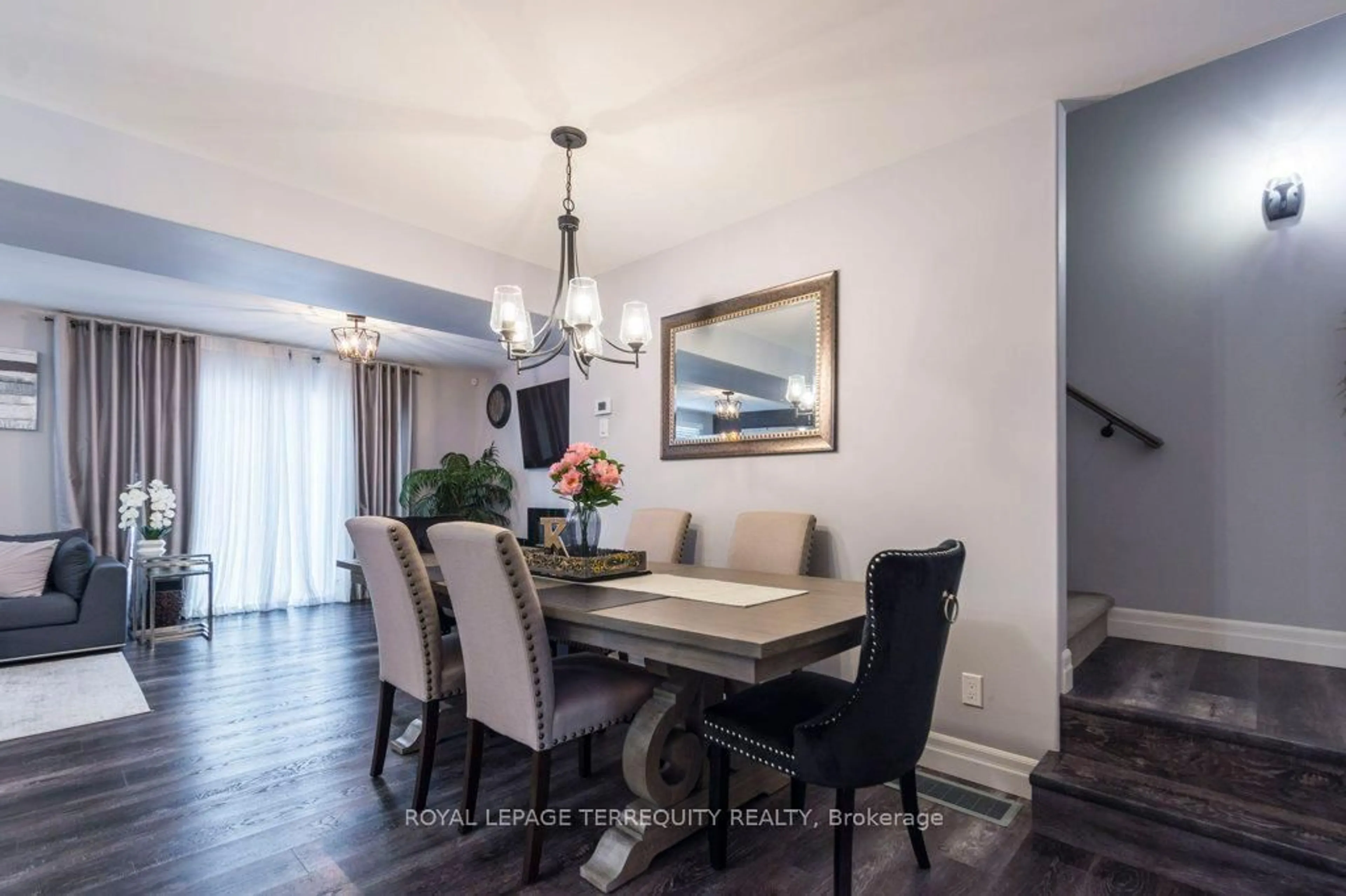 Dining room, wood/laminate floor for 12 Cedar Park Cres, Quinte West Ontario K8V 0J2