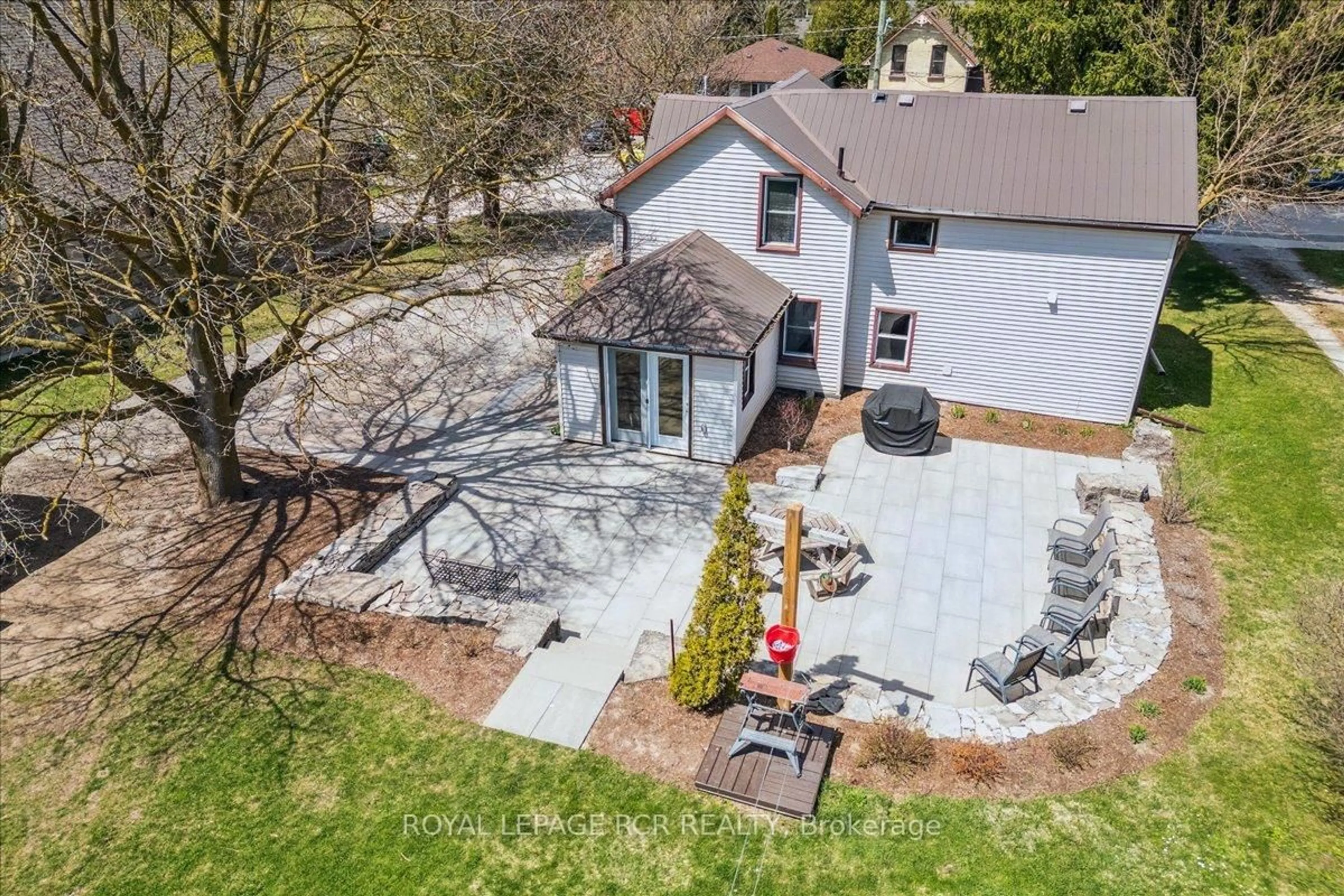 A pic from outside/outdoor area/front of a property/back of a property/a pic from drone, unknown for 772 Waterloo St, Wellington North Ontario N0G 2L3