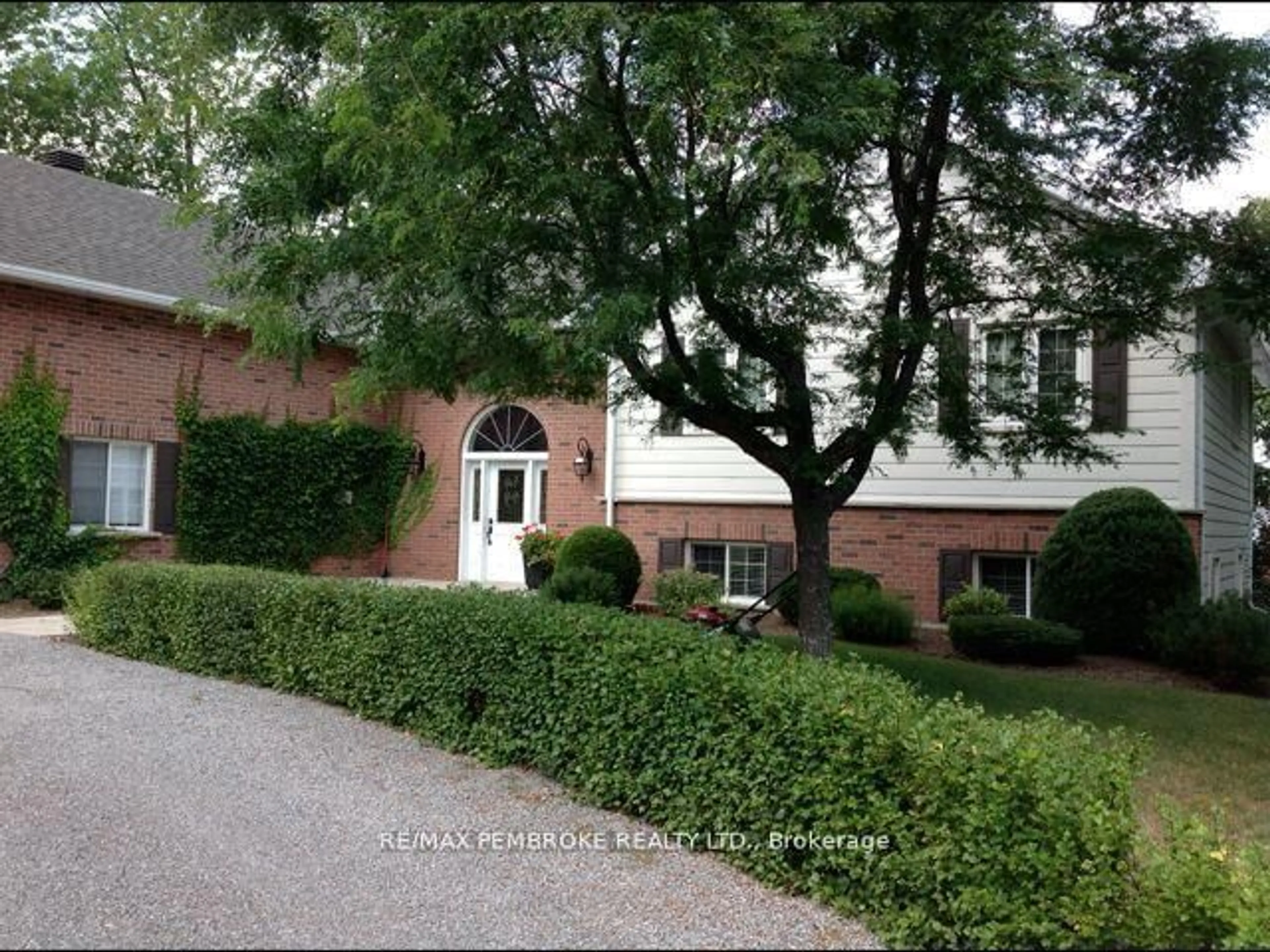 Home with brick exterior material, street for 68 Beaver Creek Tr, Pembroke Ontario K8A 6W2
