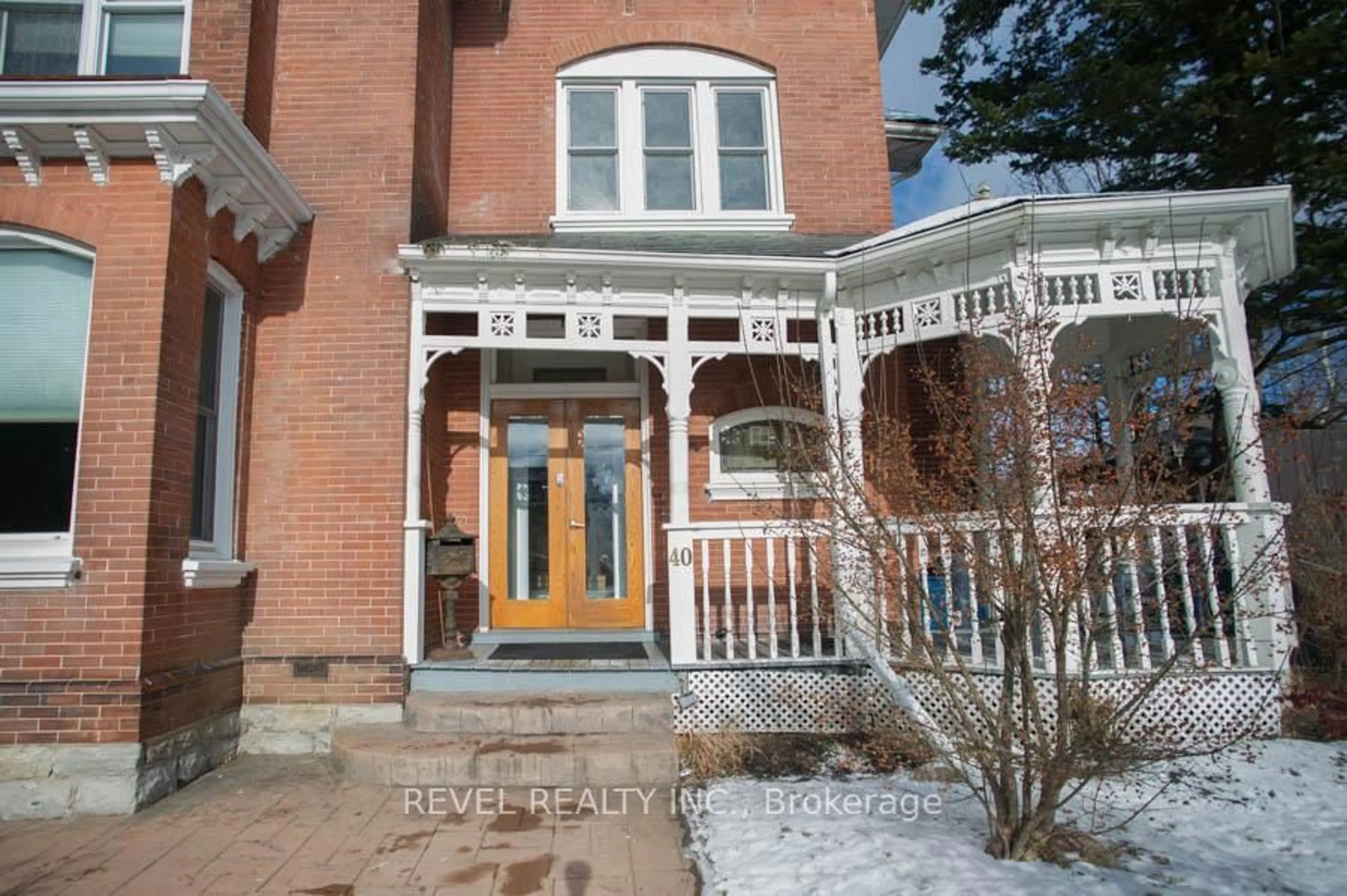 Home with brick exterior material, street for 40 Arthur St, Brantford Ontario N3S 3H5