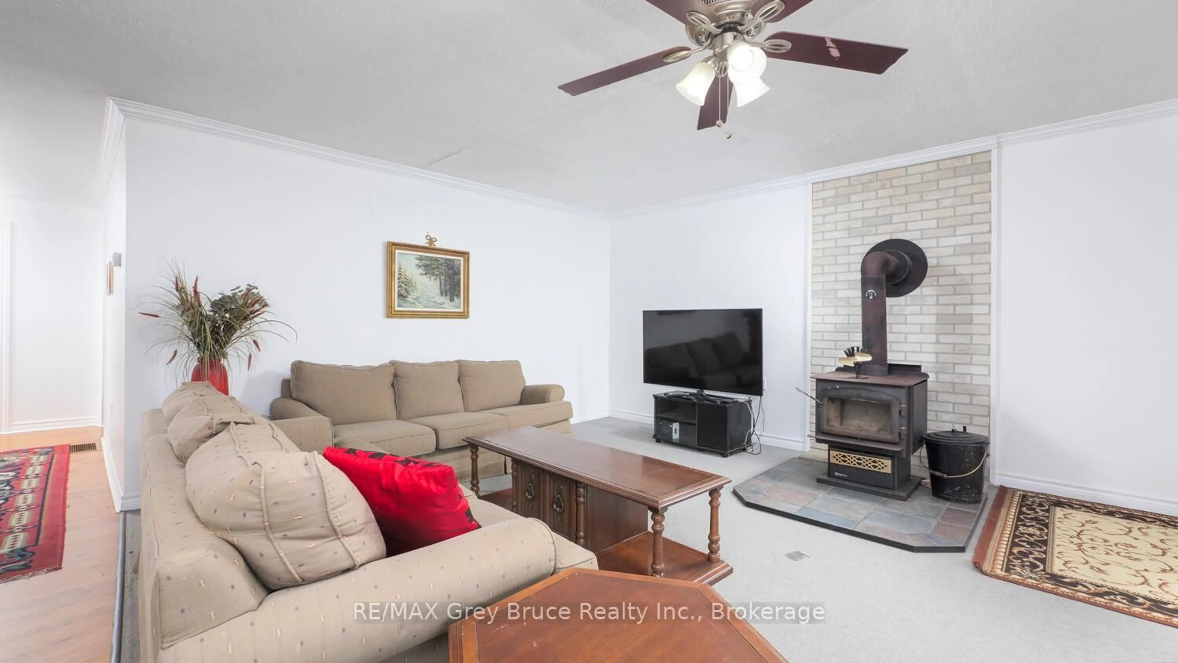 Living room with furniture, ceramic/tile floor for 1477 Highway 6 Highway, South Bruce Peninsula Ontario N0H 2T0