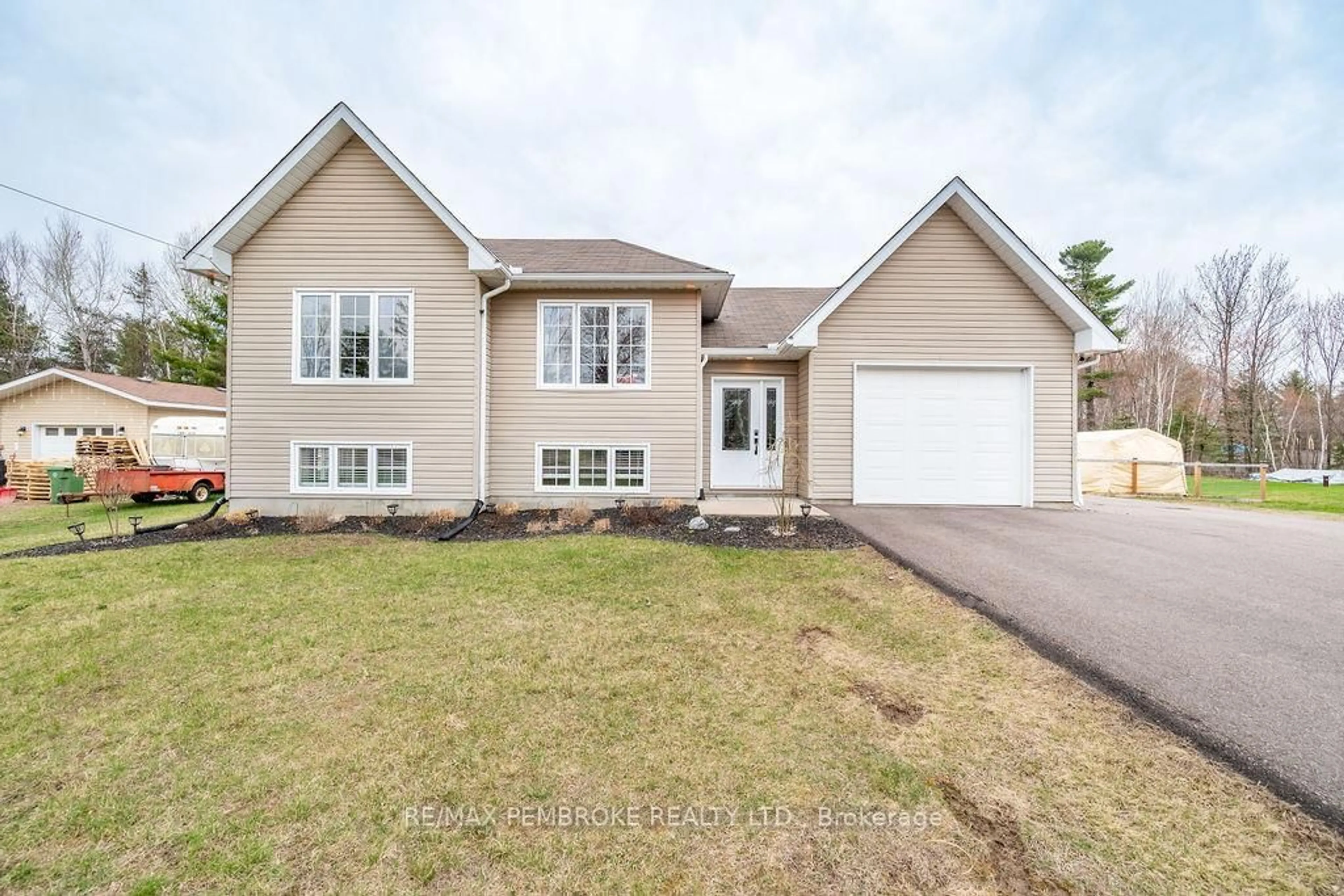 Home with vinyl exterior material, street for 47 Biesenthal Rd, Petawawa Ontario K8H 3S3