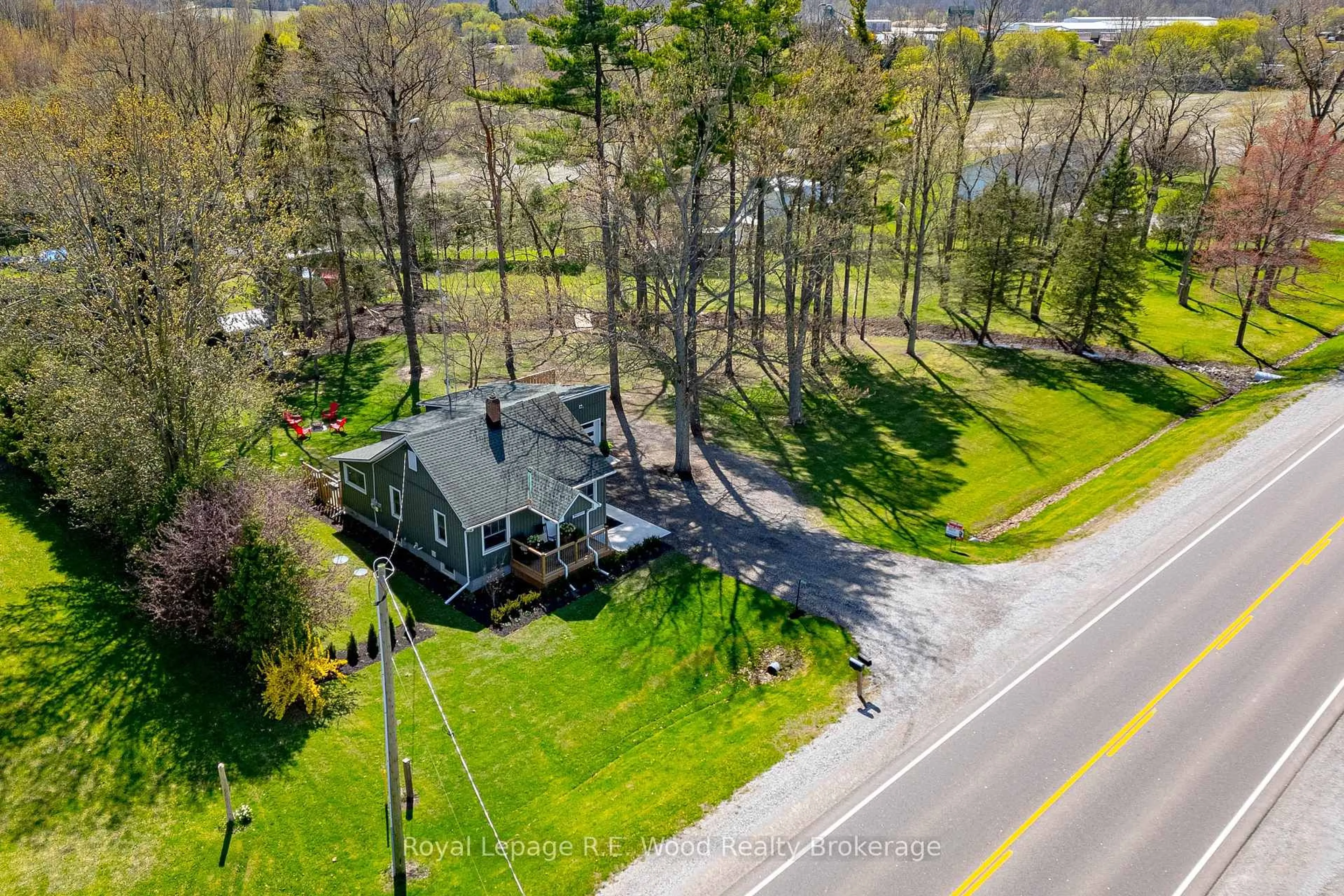 A pic from outside/outdoor area/front of a property/back of a property/a pic from drone, unknown for 424 3 Highway, Norfolk Ontario N4G 4G7