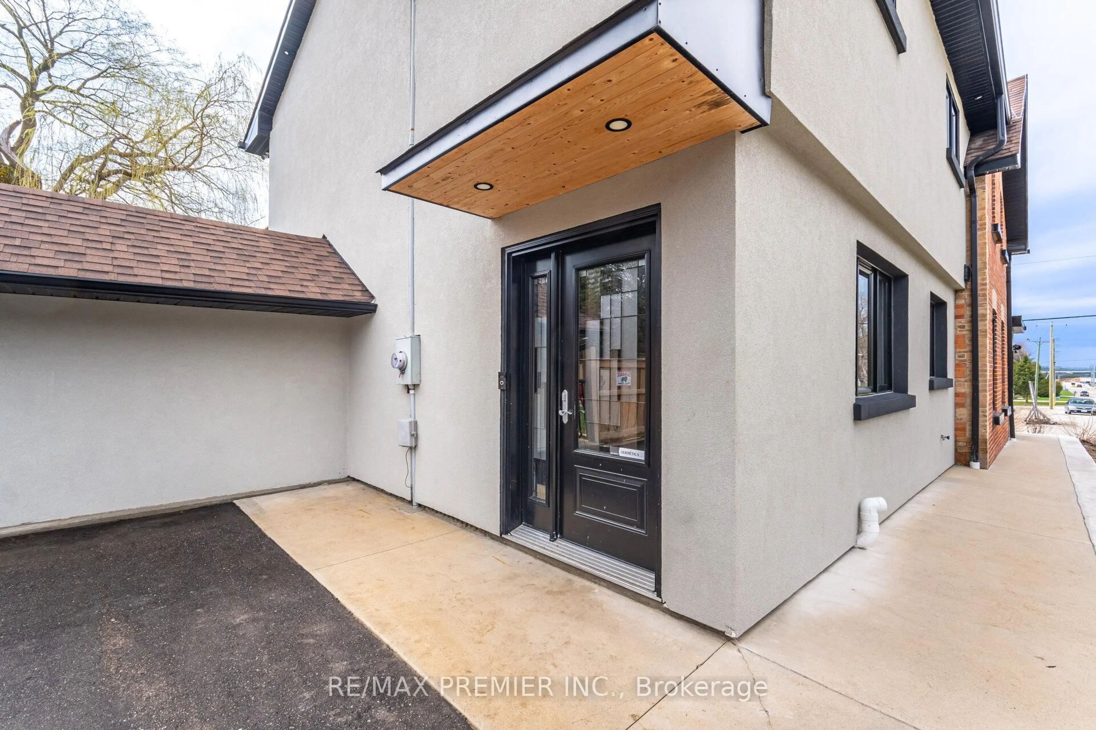 Indoor entryway for 157 Main St, Grey Highlands Ontario N0C 1H0