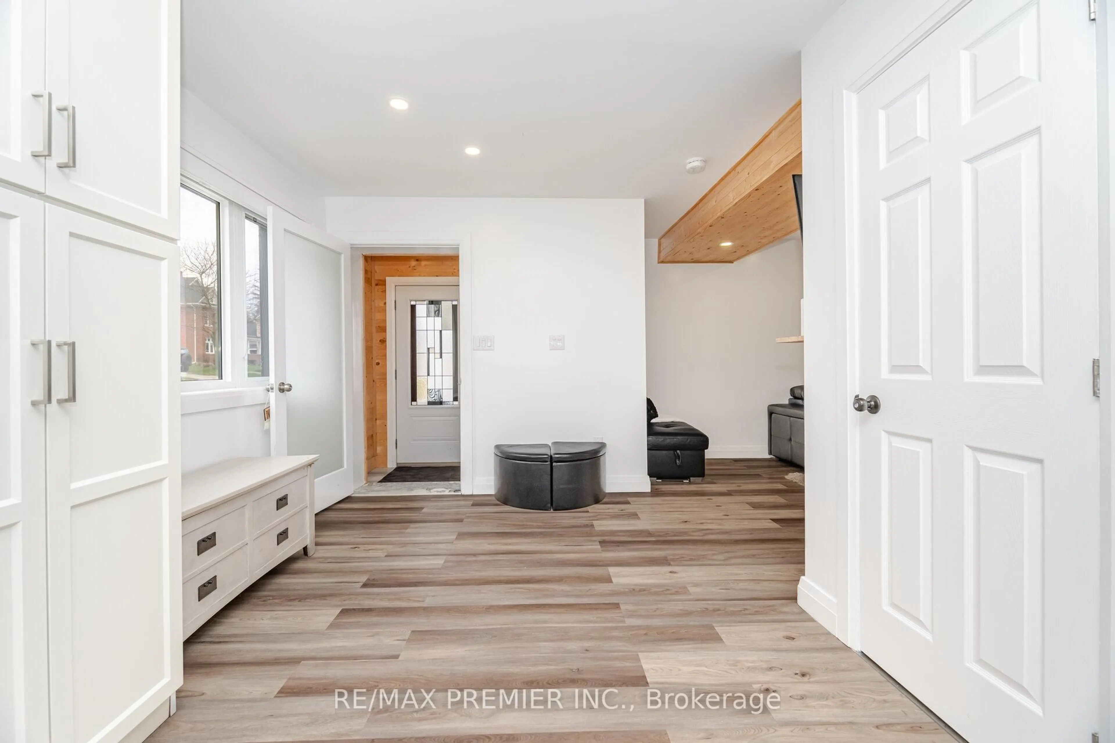 Indoor entryway for 157 Main St, Grey Highlands Ontario N0C 1H0