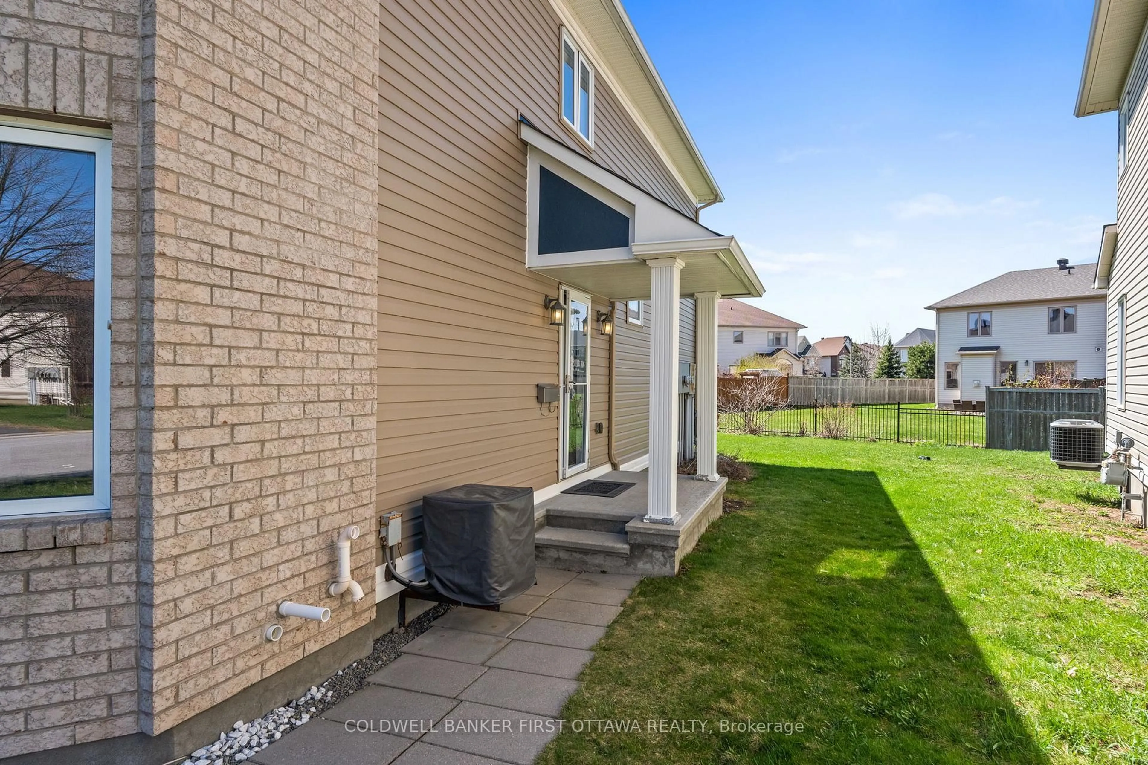 Unknown for 104 DUNFOREST Terr, Ottawa Ontario K2J 3T6