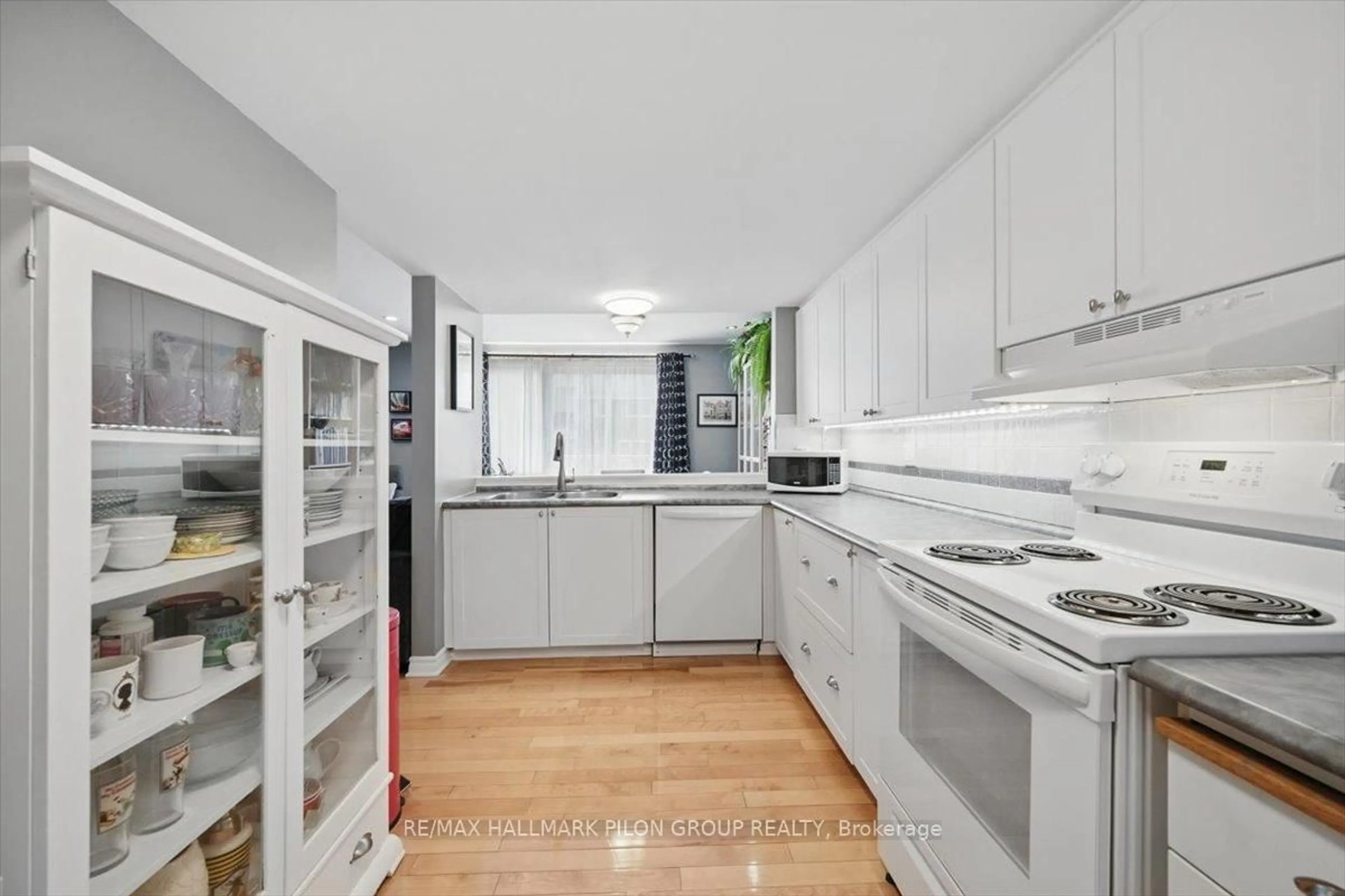 Standard kitchen, ceramic/tile floor for 1589 St. Bernard St #606, Ottawa Ontario K1T 3H7