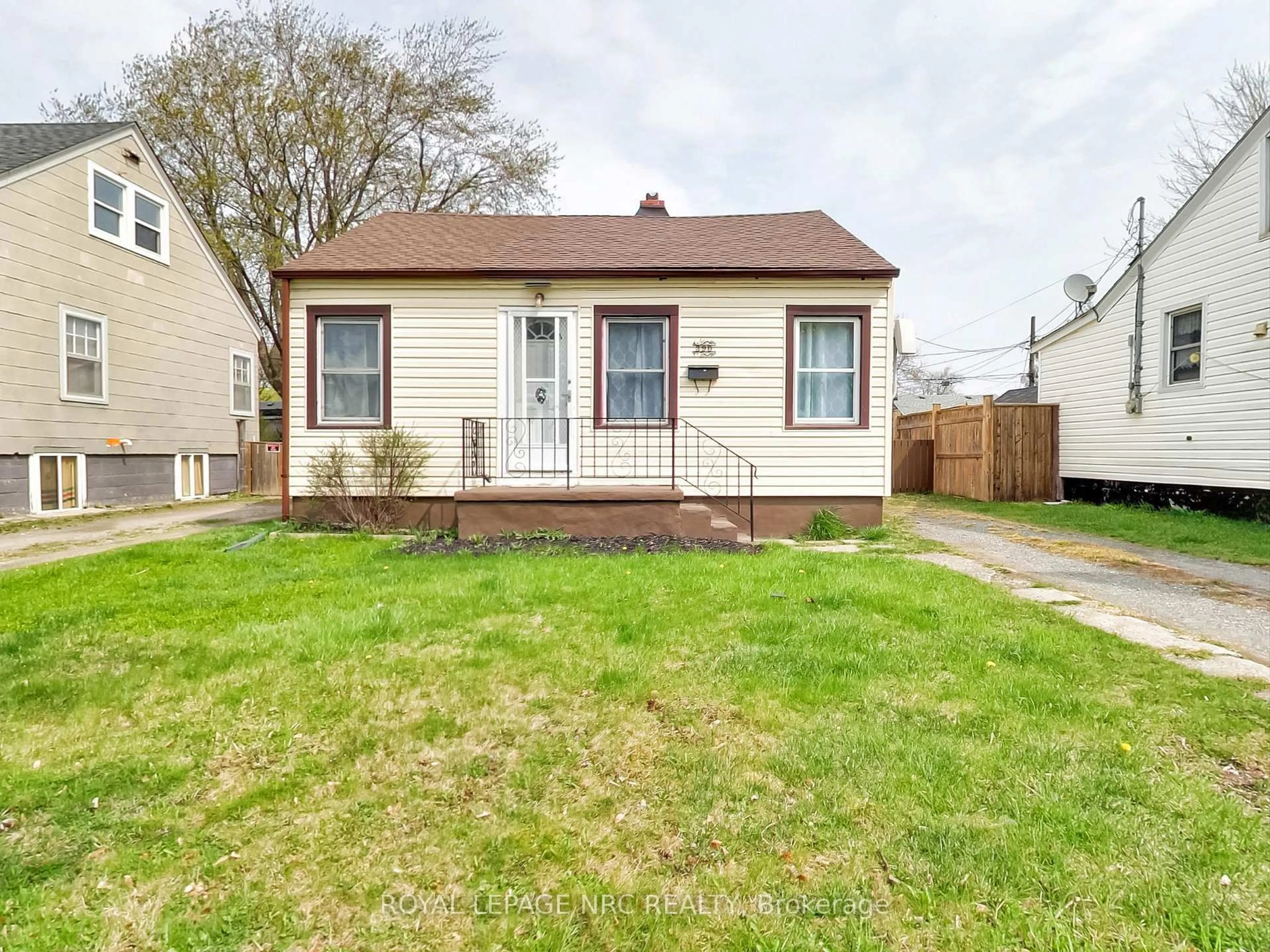 Unknown for 390 Gatfield Ave, Welland Ontario L3B 5B2
