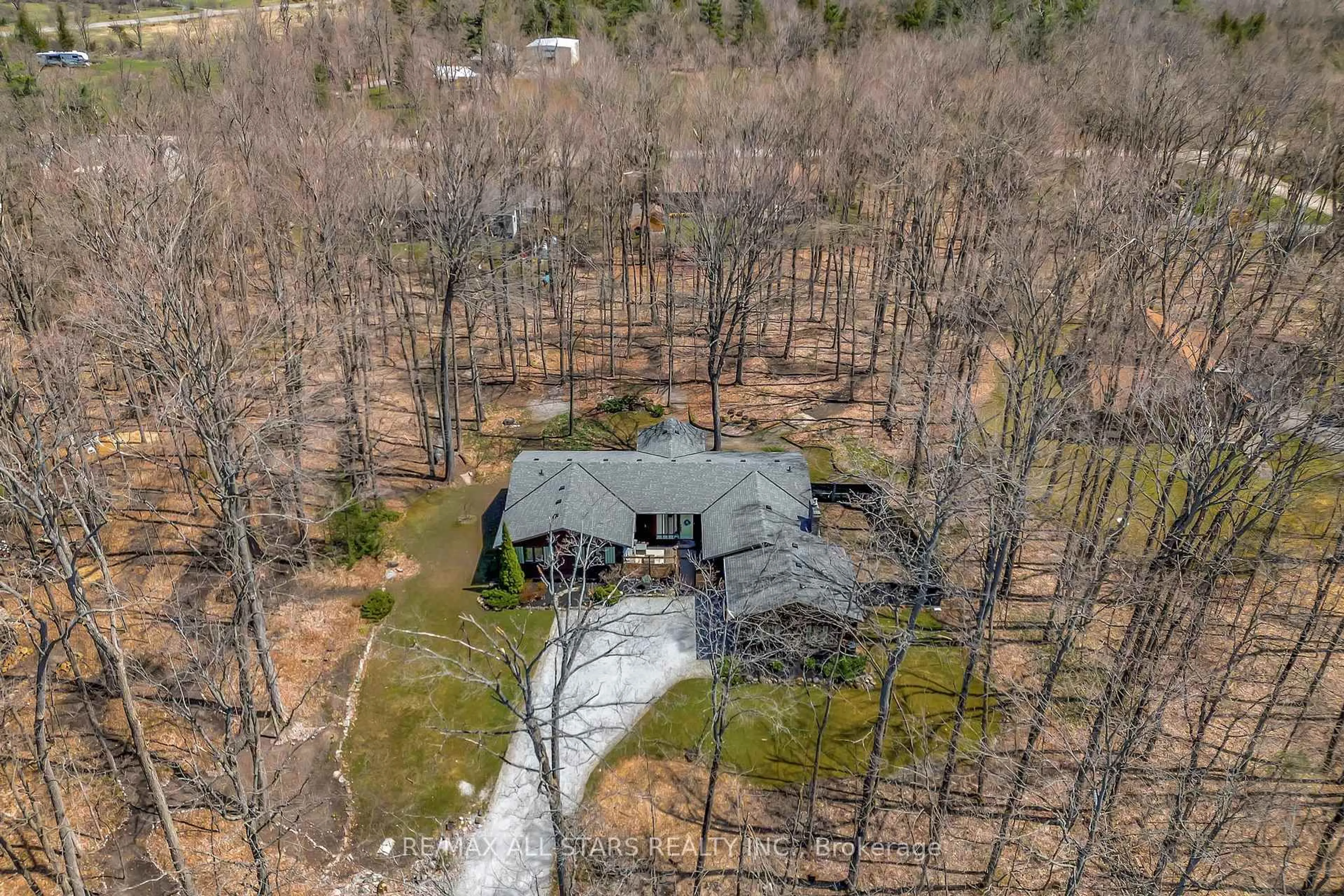 A pic from outside/outdoor area/front of a property/back of a property/a pic from drone, unknown for 27 Stanley Dr, Kawartha Lakes Ontario K0M 1N0