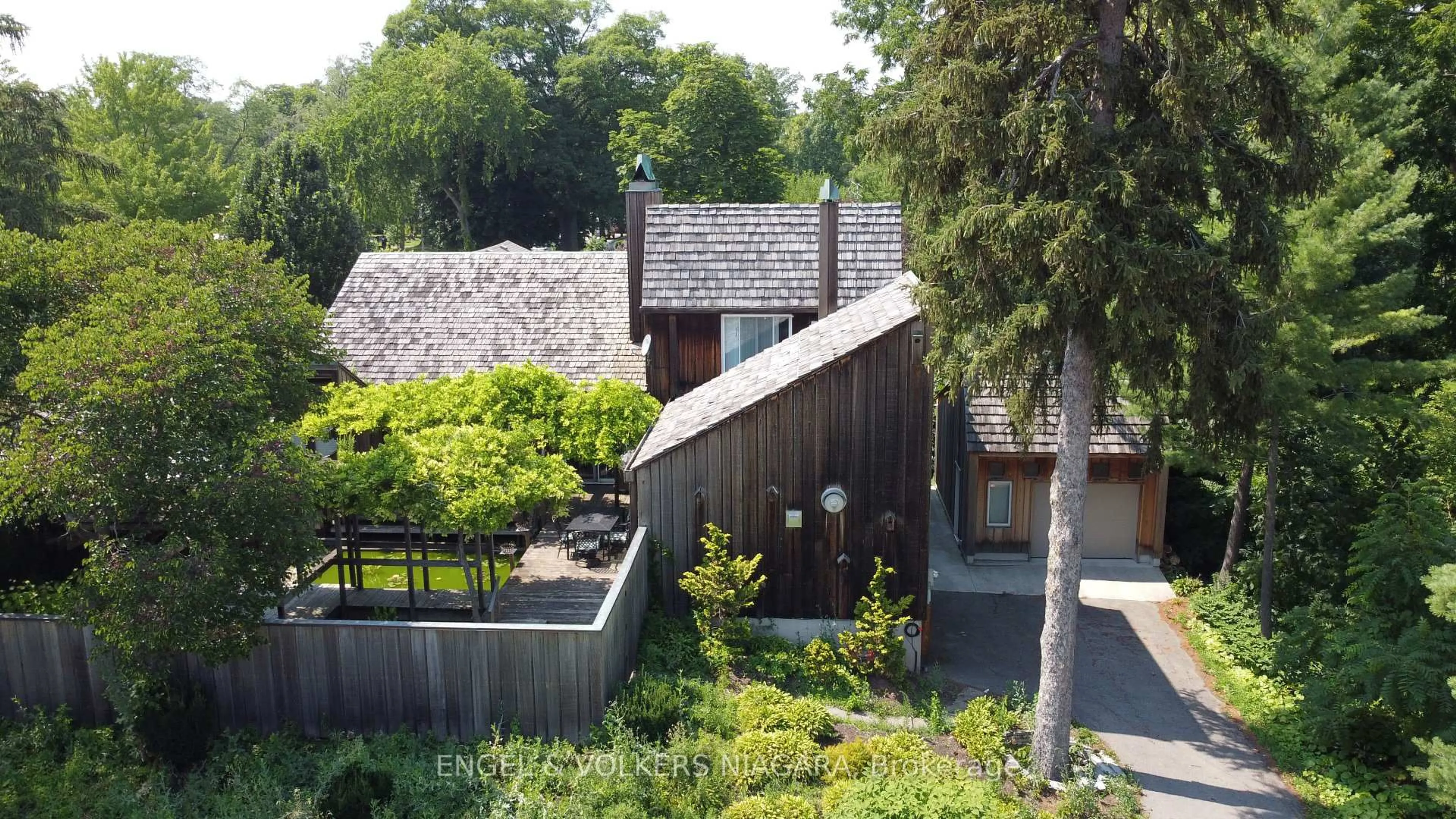 Patio, street for 89 BYRON St, Niagara-on-the-Lake Ontario L0S 1J0
