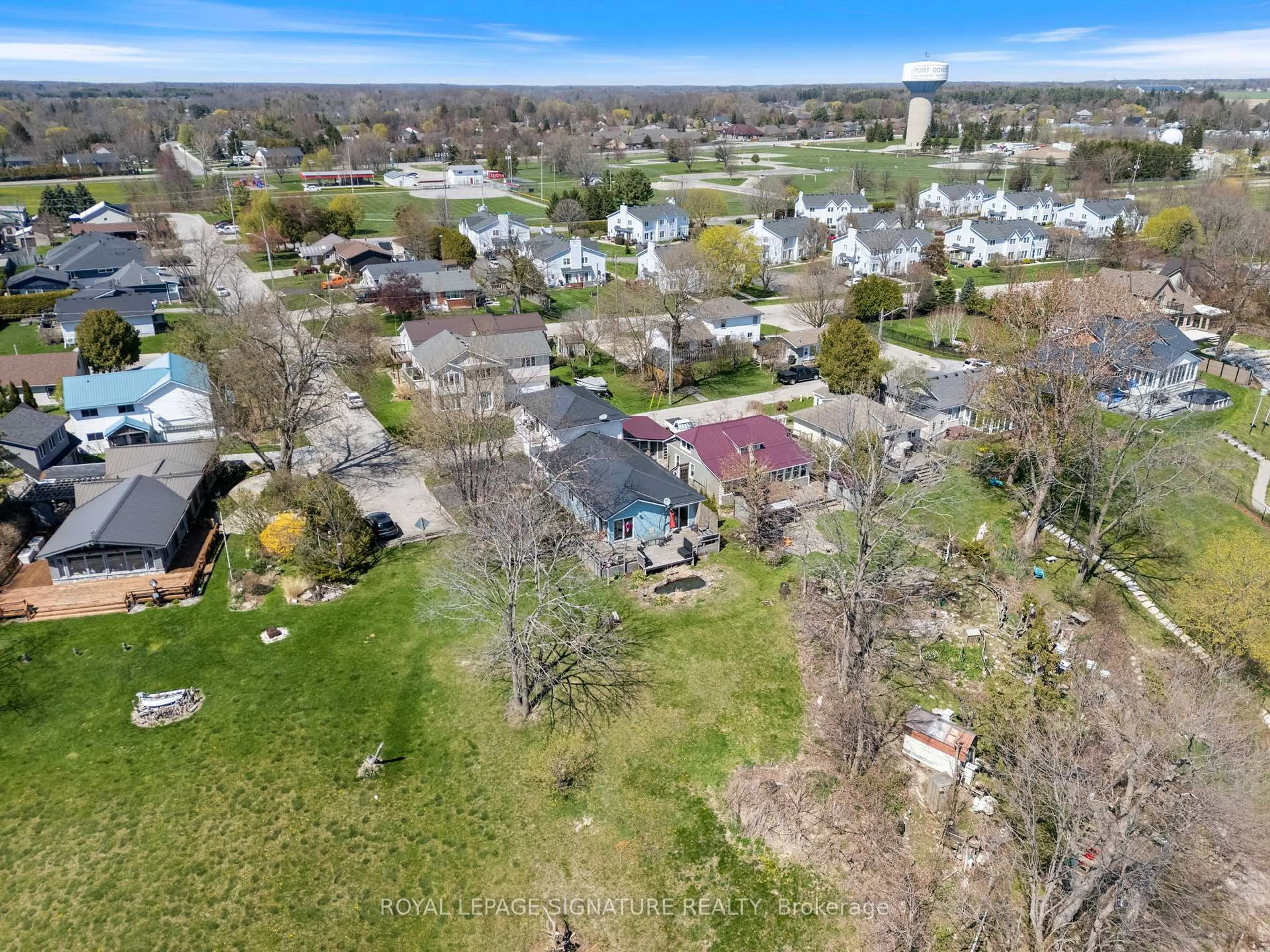 A pic from outside/outdoor area/front of a property/back of a property/a pic from drone, street for 2 Buena St, Norfolk Ontario N0A 1N7