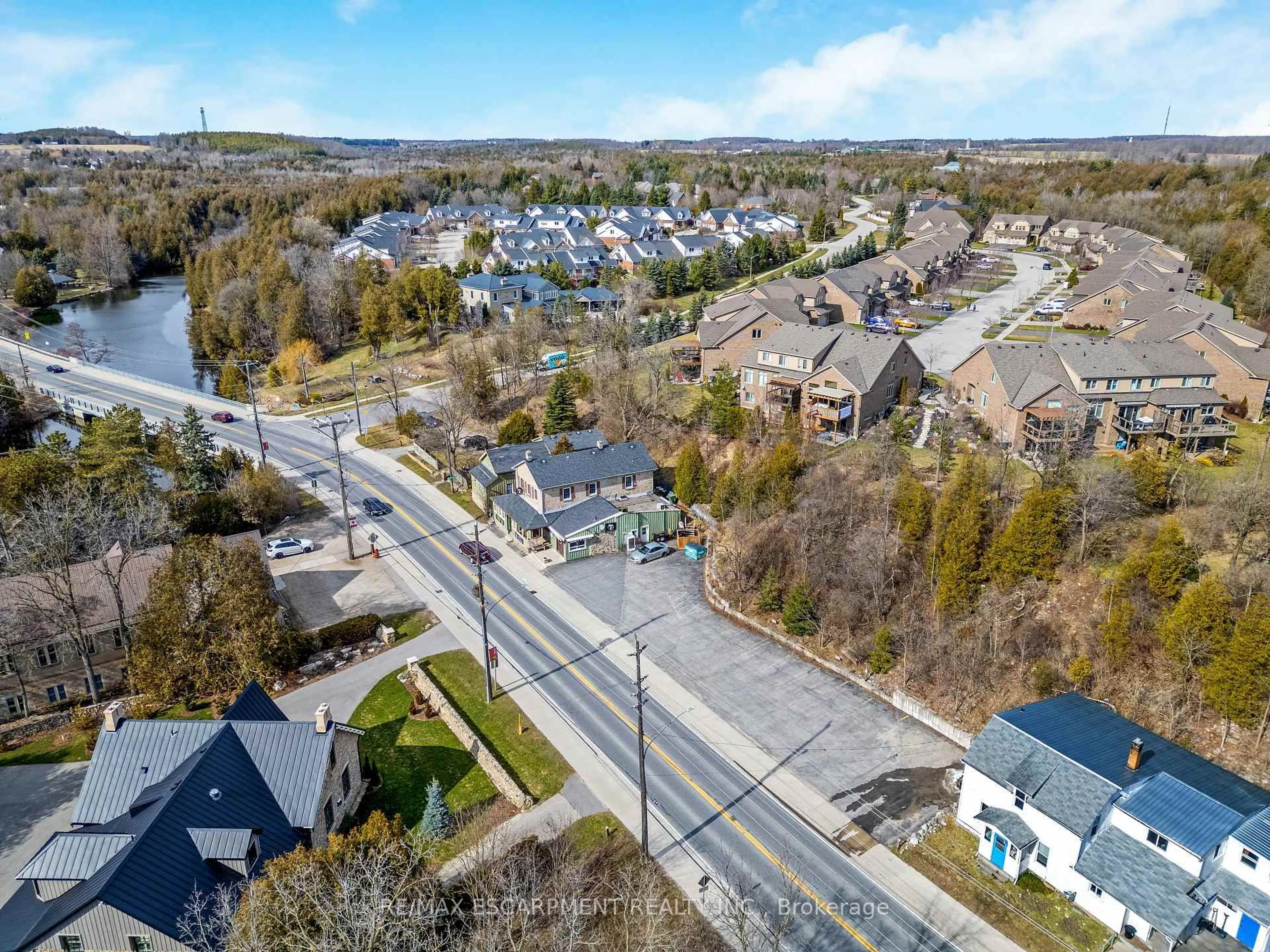 A pic from outside/outdoor area/front of a property/back of a property/a pic from drone, street for 262-270 Main St, Guelph/Eramosa Ontario N0B 2K0