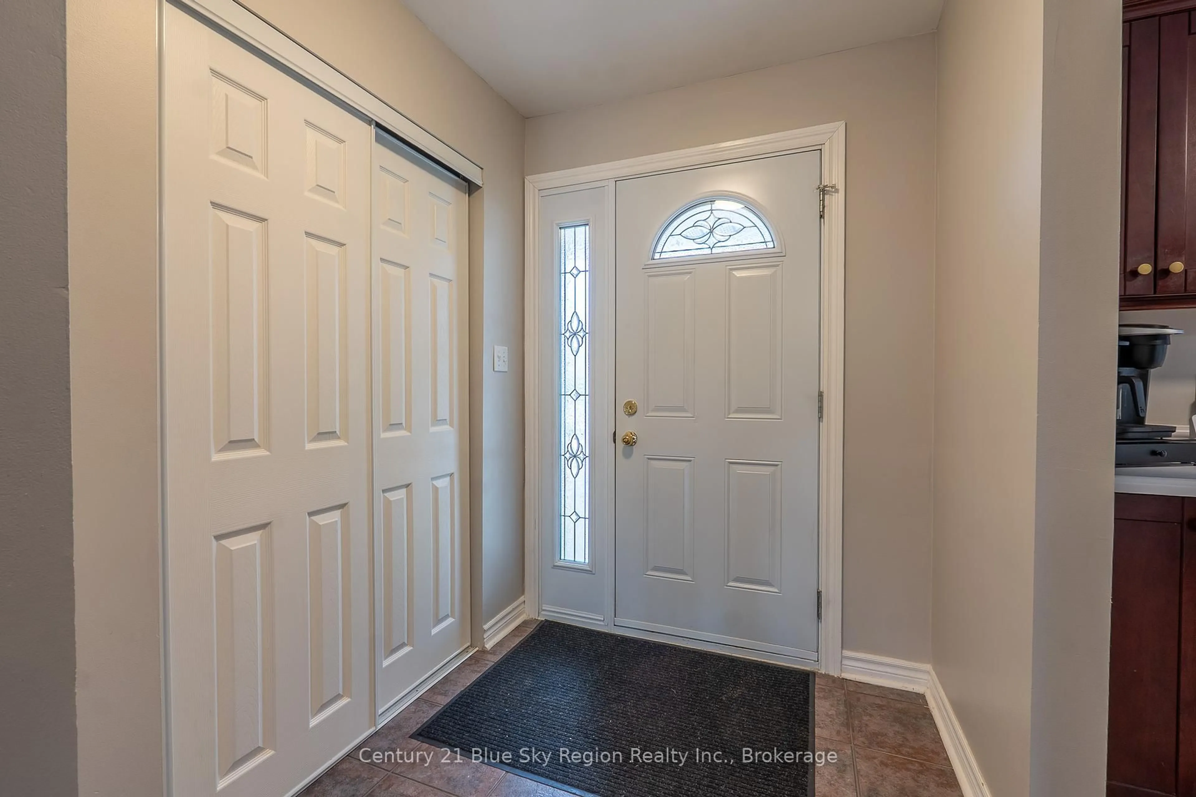 Indoor entryway for 44 Nancy Dr, North Bay Ontario P1B 9M1