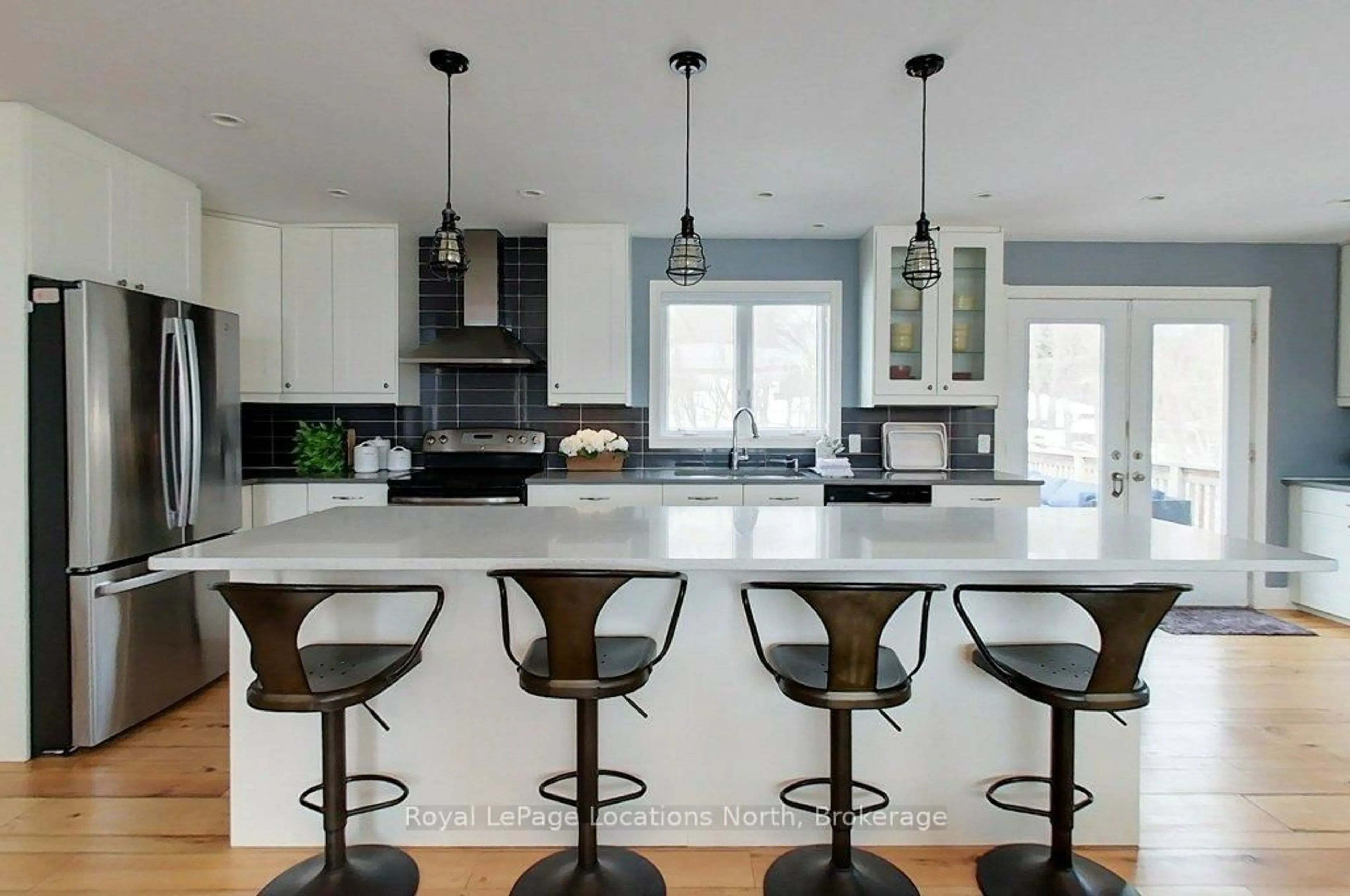 Contemporary kitchen, unknown for 121 Edward St, Blue Mountains Ontario N0H 1J0