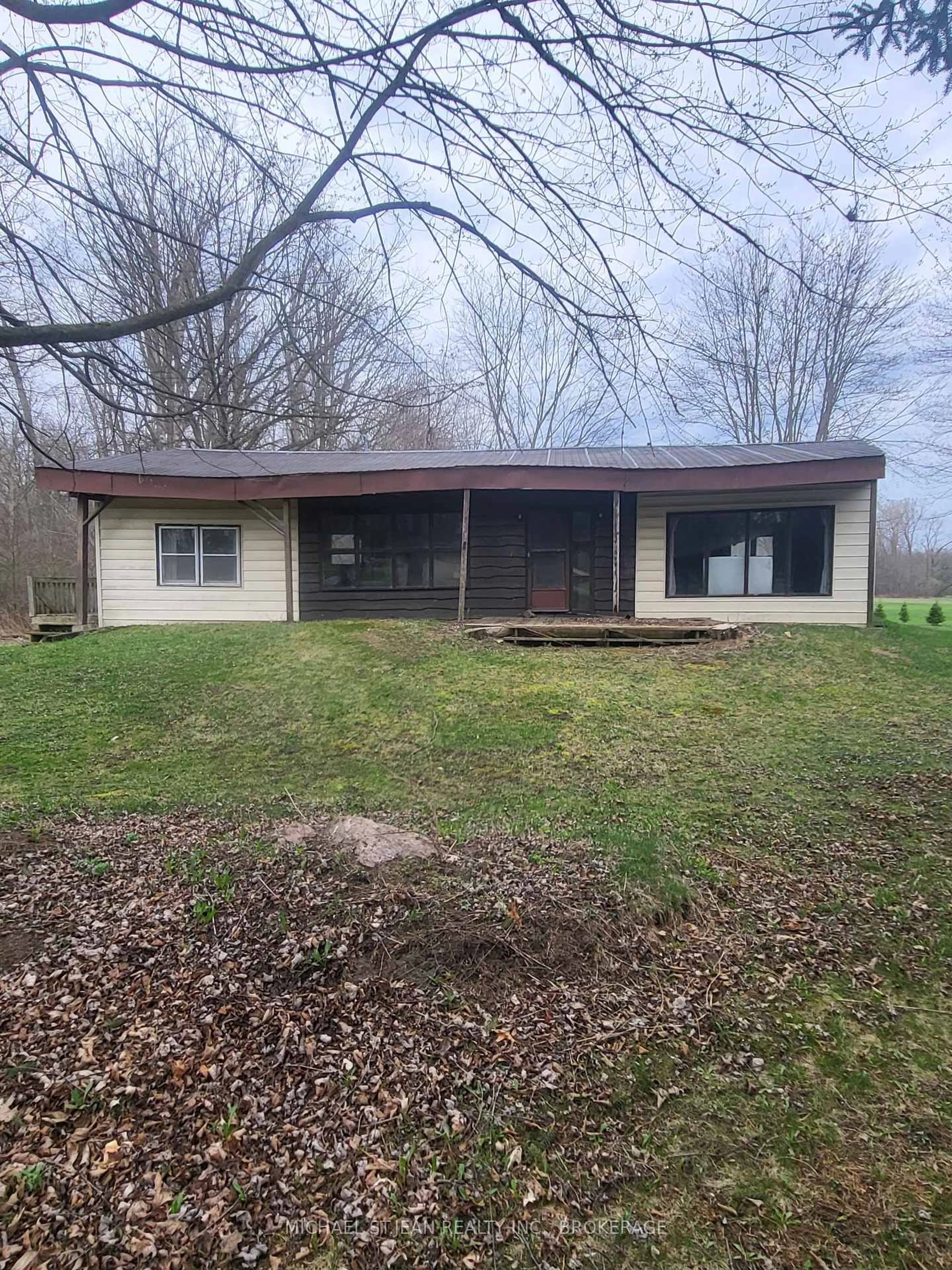 A pic from outside/outdoor area/front of a property/back of a property/a pic from drone, building for 31 Seventh Concession Rd, Brant Ontario N0E 1A0
