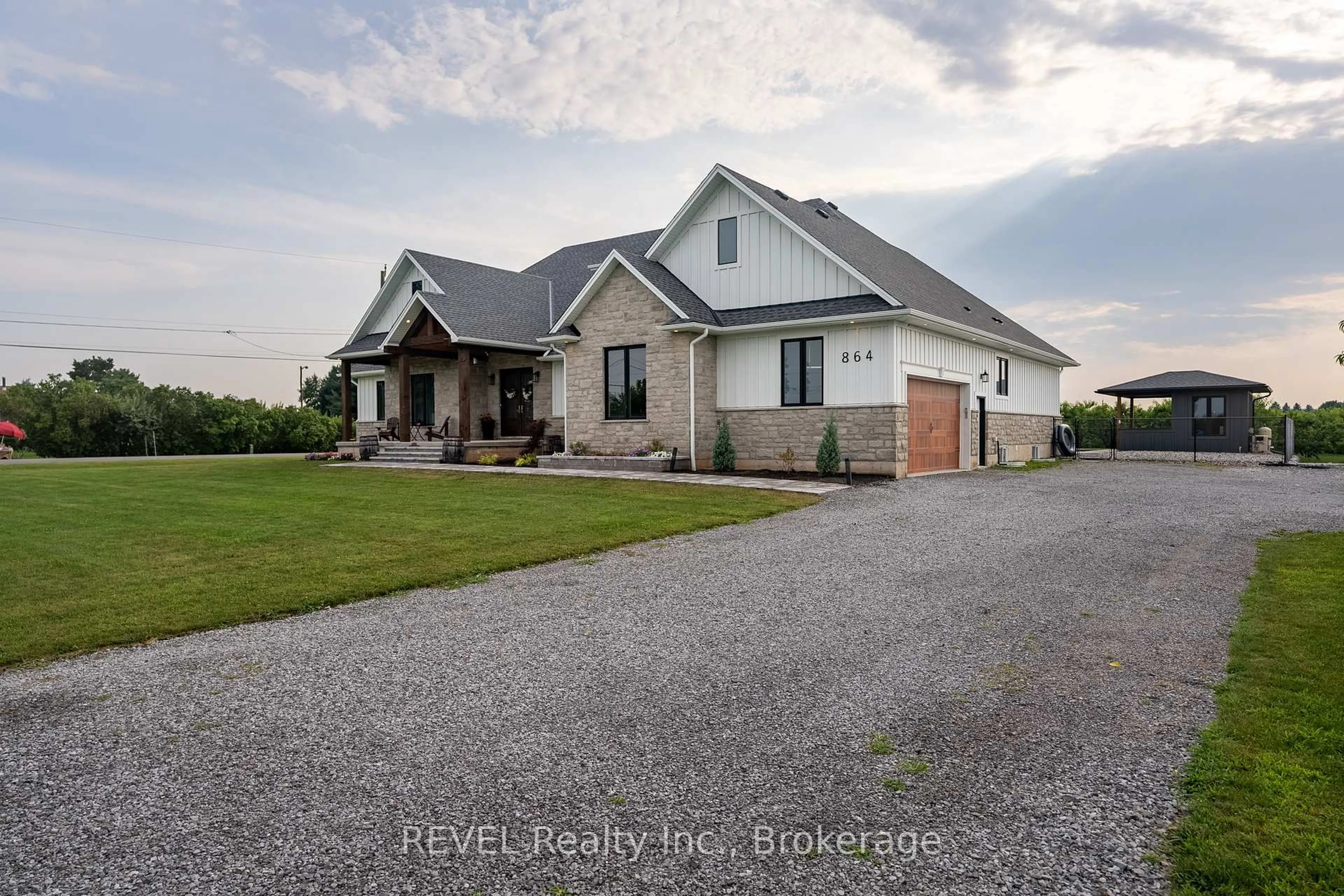 A pic from outside/outdoor area/front of a property/back of a property/a pic from drone, unknown for 864 CONCESSION 1 RD Rd, Niagara-on-the-Lake Ontario L0S 1J0
