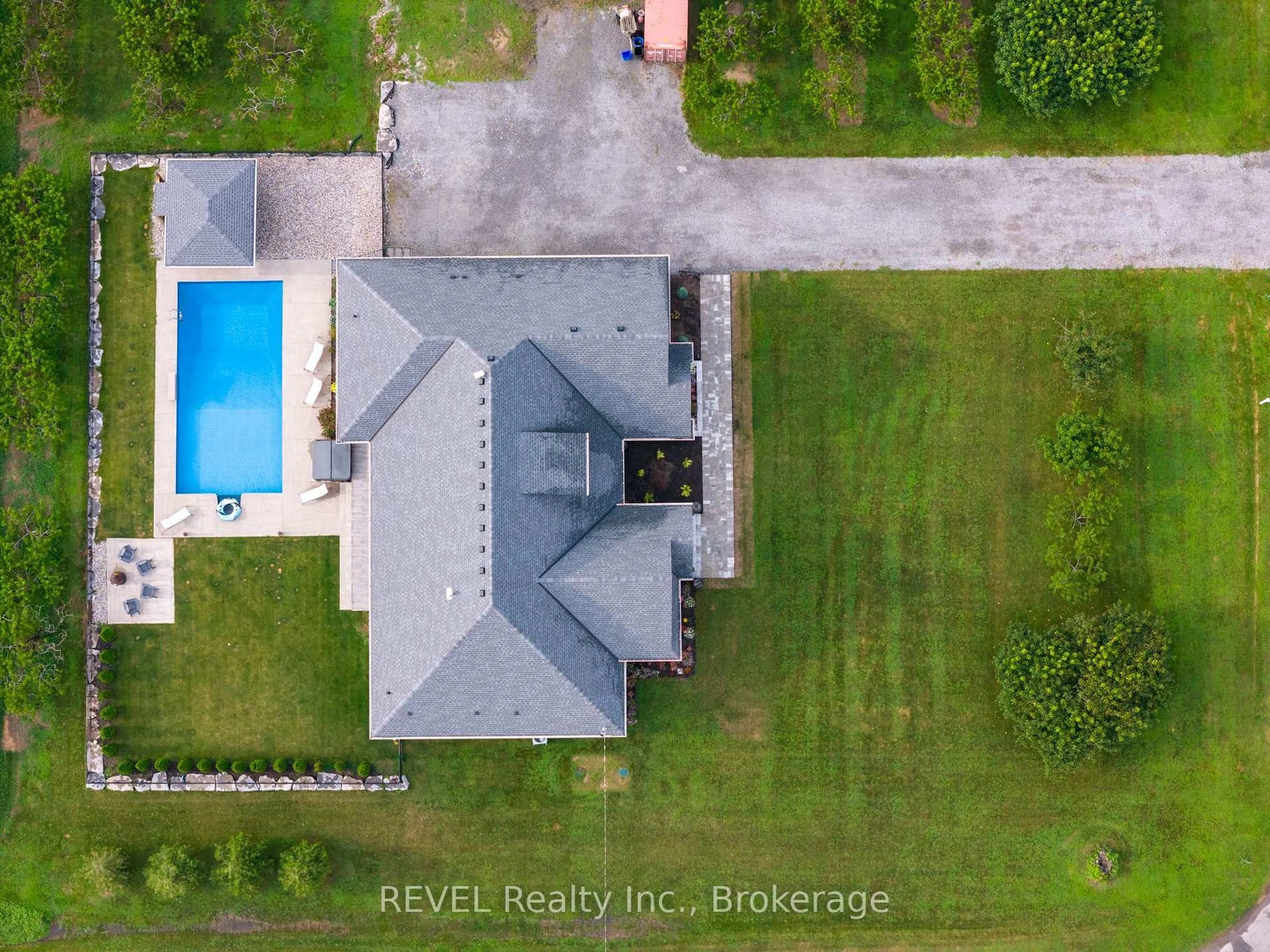 A pic from outside/outdoor area/front of a property/back of a property/a pic from drone, water/lake/river/ocean view for 864 CONCESSION 1 RD Rd, Niagara-on-the-Lake Ontario L0S 1J0
