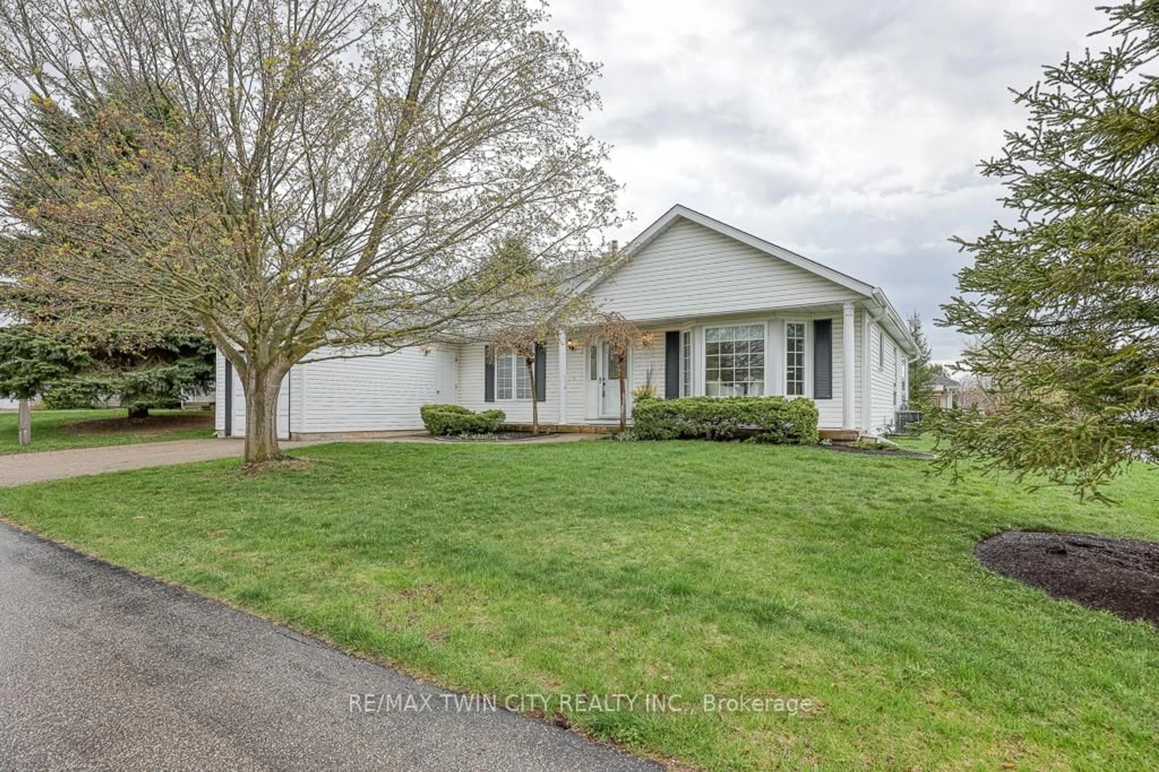 Home with vinyl exterior material, street for 9 East Morningside Circ, Wilmot Ontario N3A 2G2