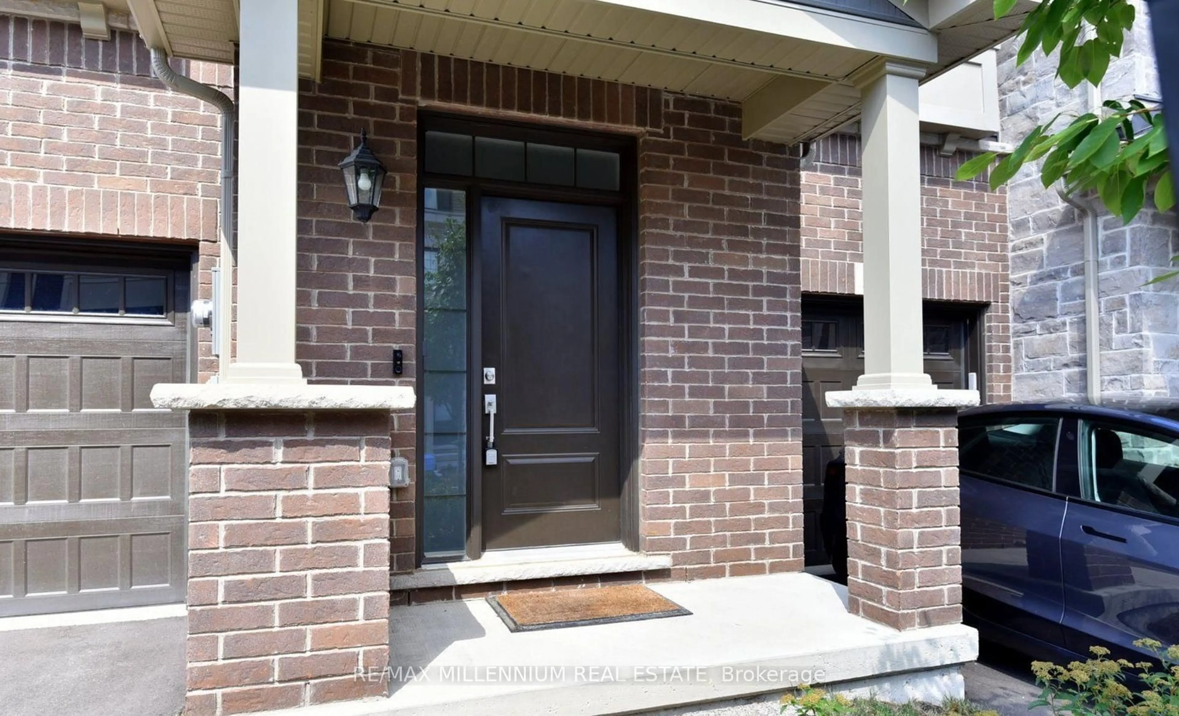 Indoor entryway for 29 Hibiscus Lane, Hamilton Ontario L8K 0A4