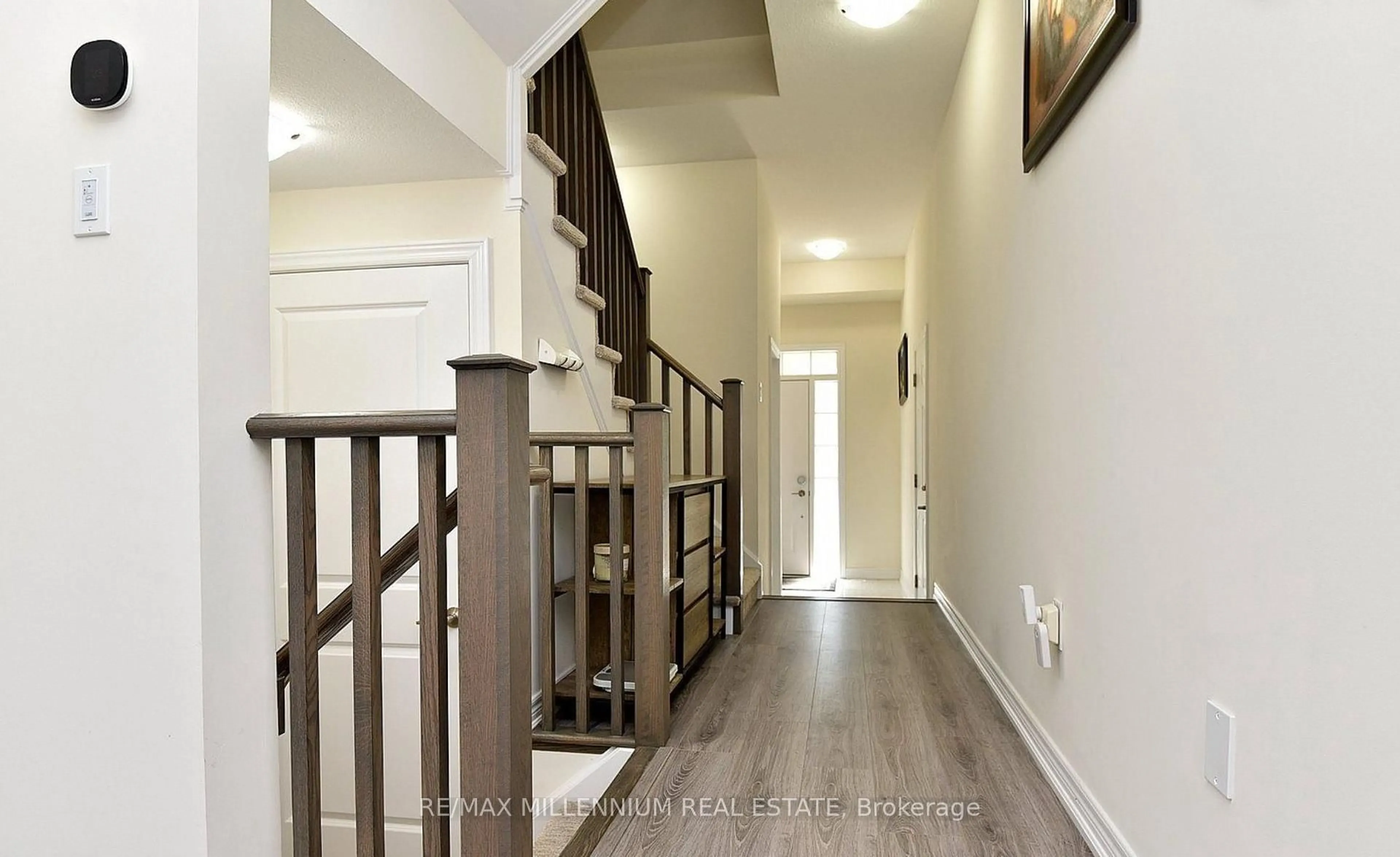 Indoor entryway for 29 Hibiscus Lane, Hamilton Ontario L8K 0A4