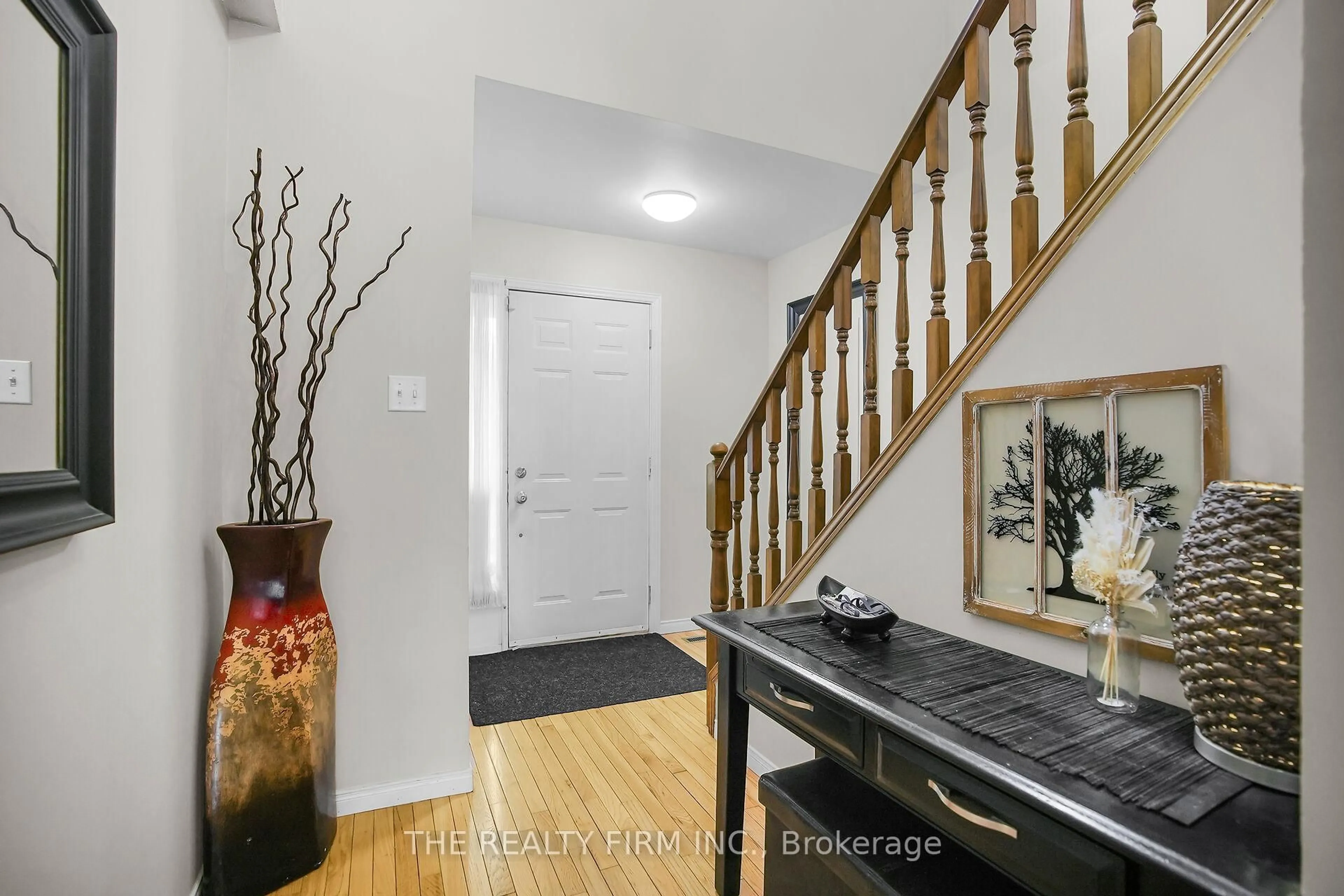 Indoor entryway for 1731 Marconi Blvd, London East Ontario N5V 4V4