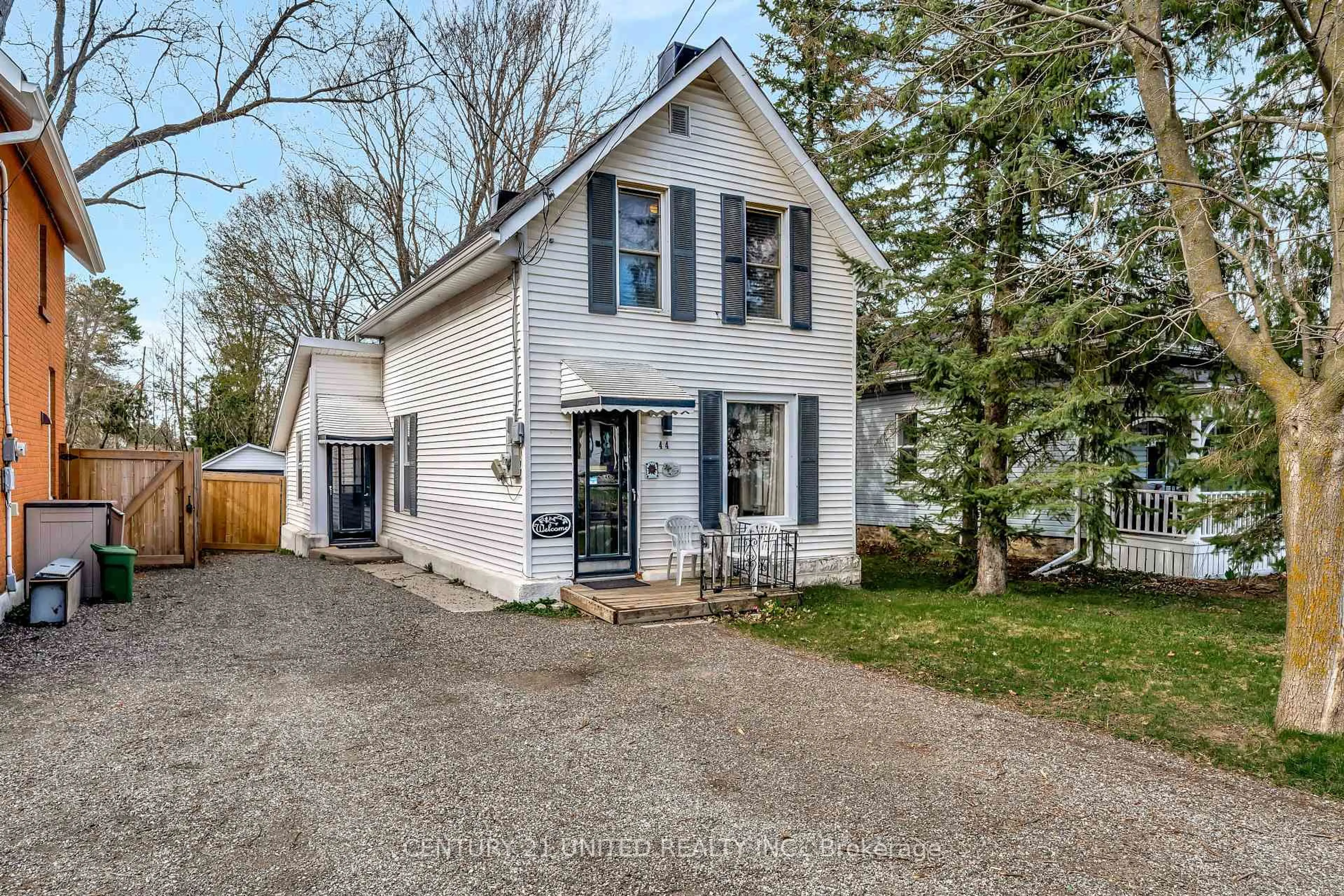 Home with vinyl exterior material, street for 44 Elgin St, Kawartha Lakes Ontario K9V 3W3