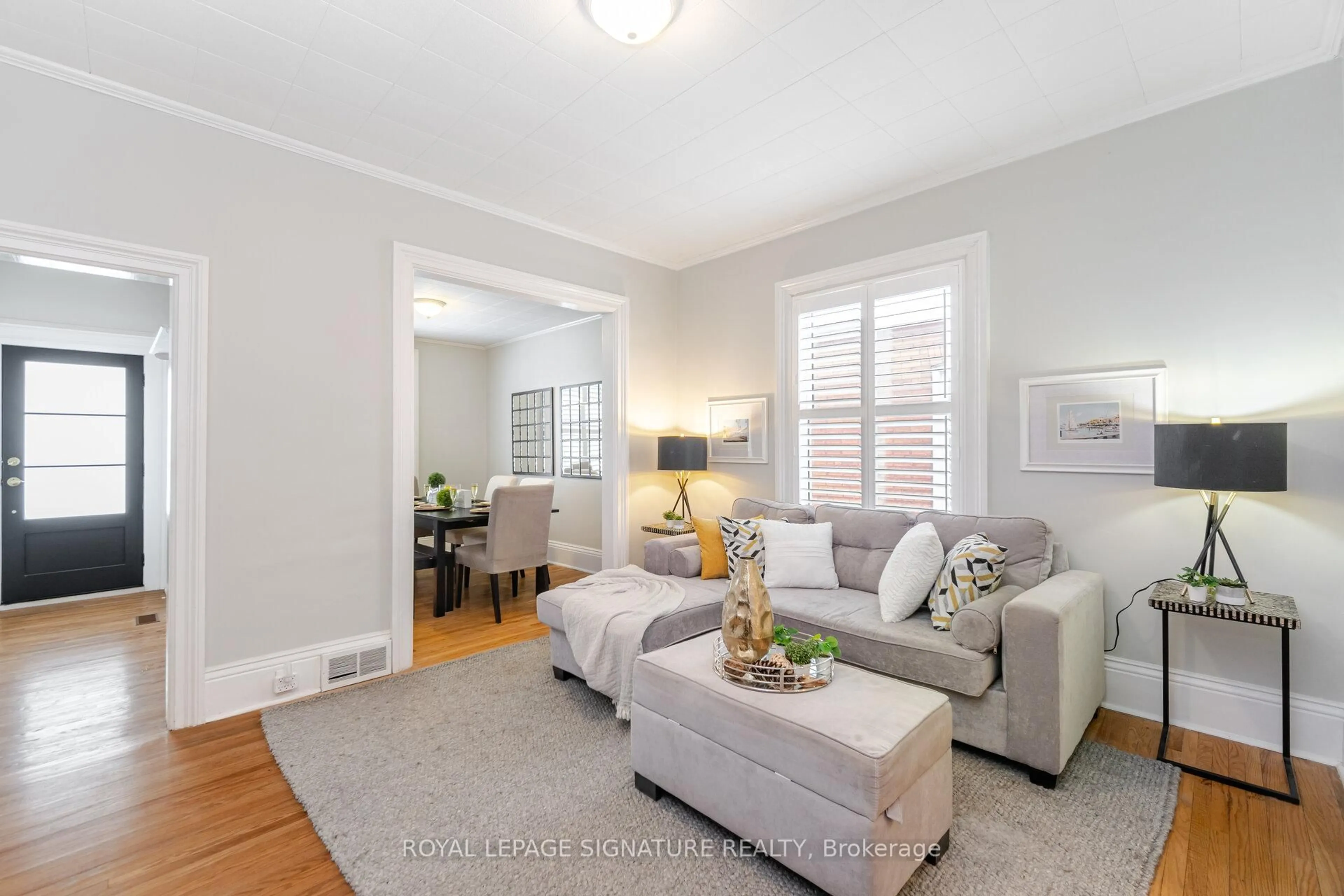 Living room with furniture, unknown for 208 Drummond St, Brantford Ontario N3S 6B2