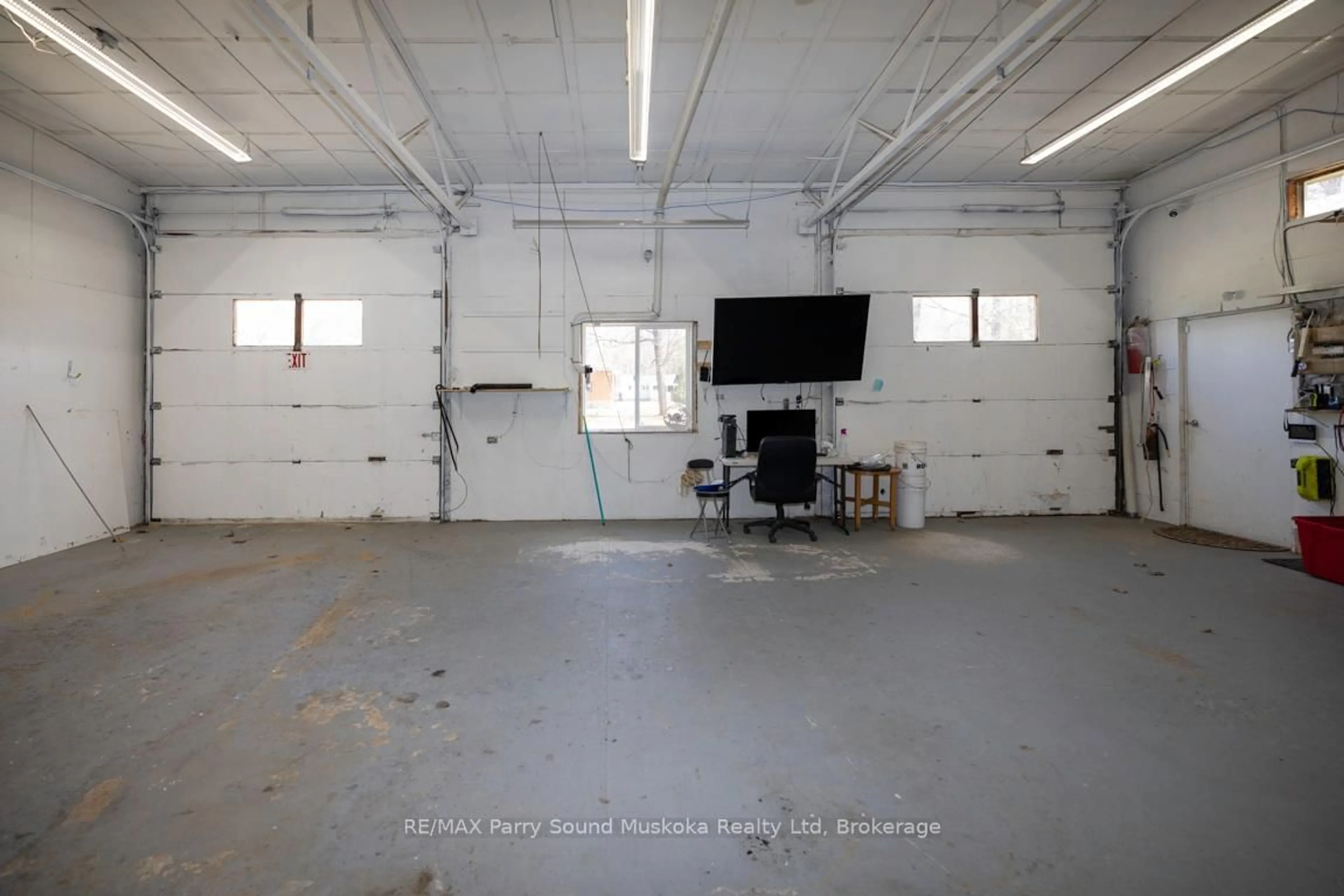 Indoor garage for 18 SANDY PLAINS Rd, Seguin Ontario P2A 2W8