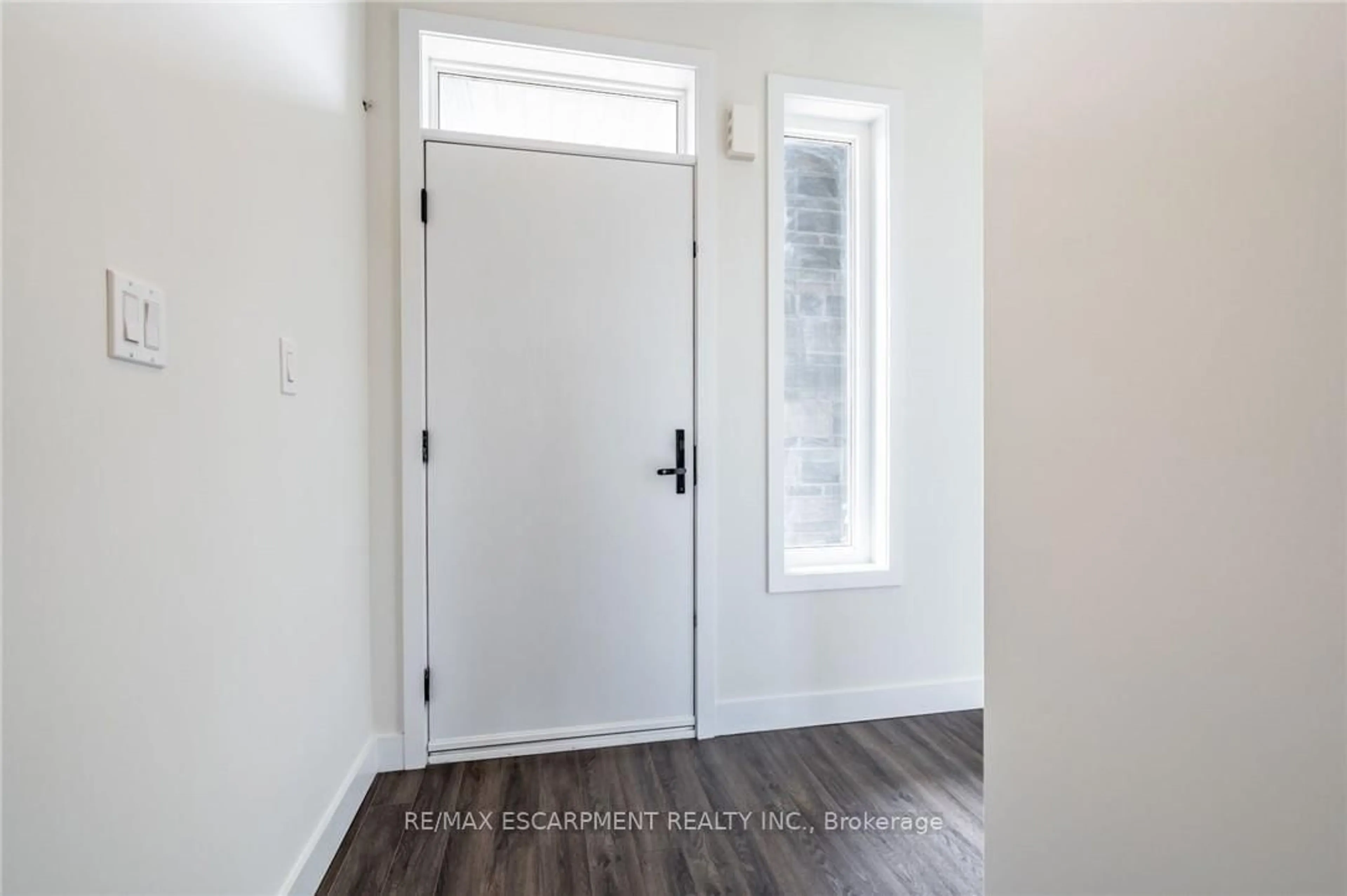Indoor entryway for 6 Bedrock Dr, Hamilton Ontario L8J 0K6