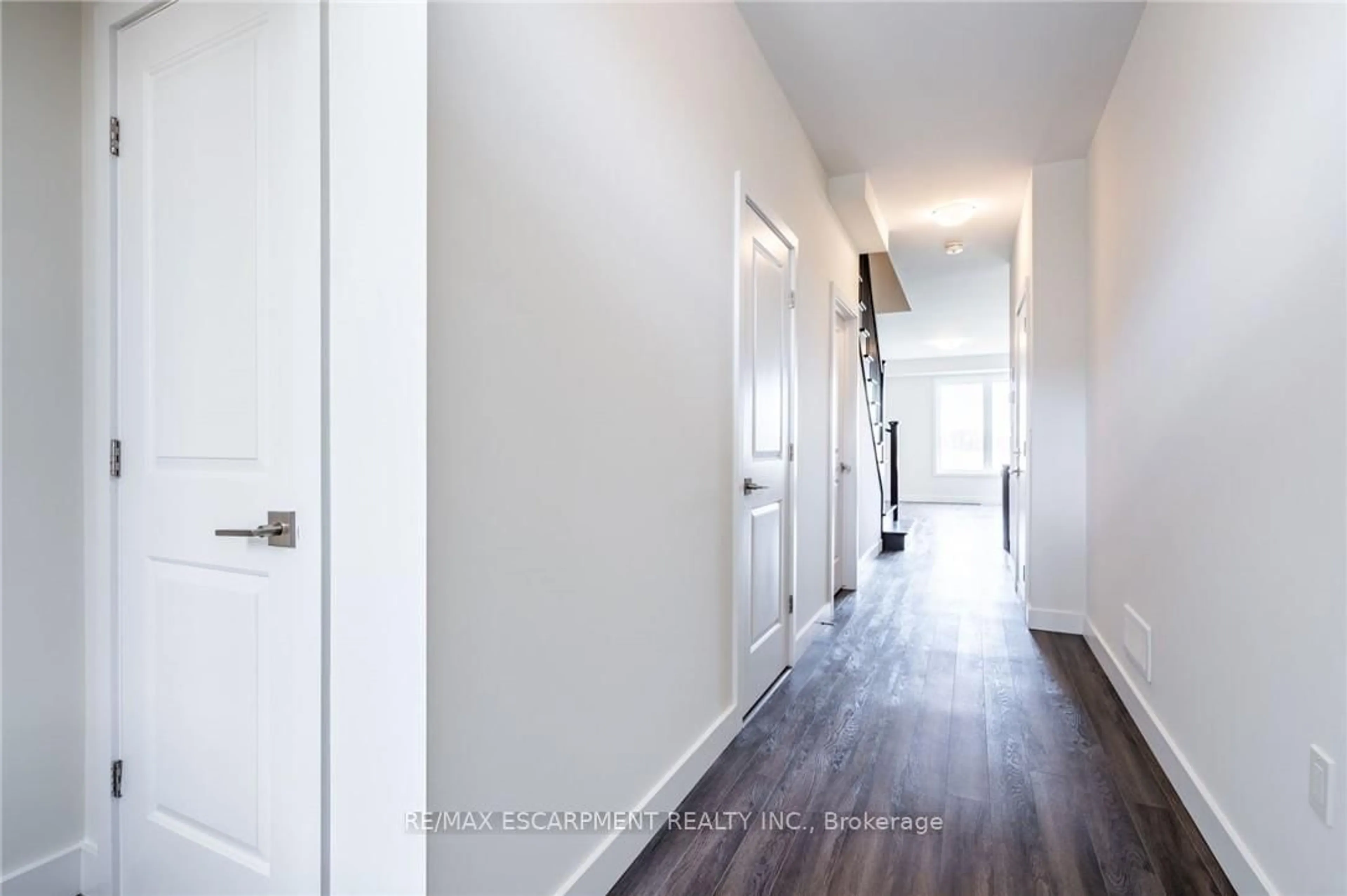 Indoor entryway for 6 Bedrock Dr, Hamilton Ontario L8J 0K6