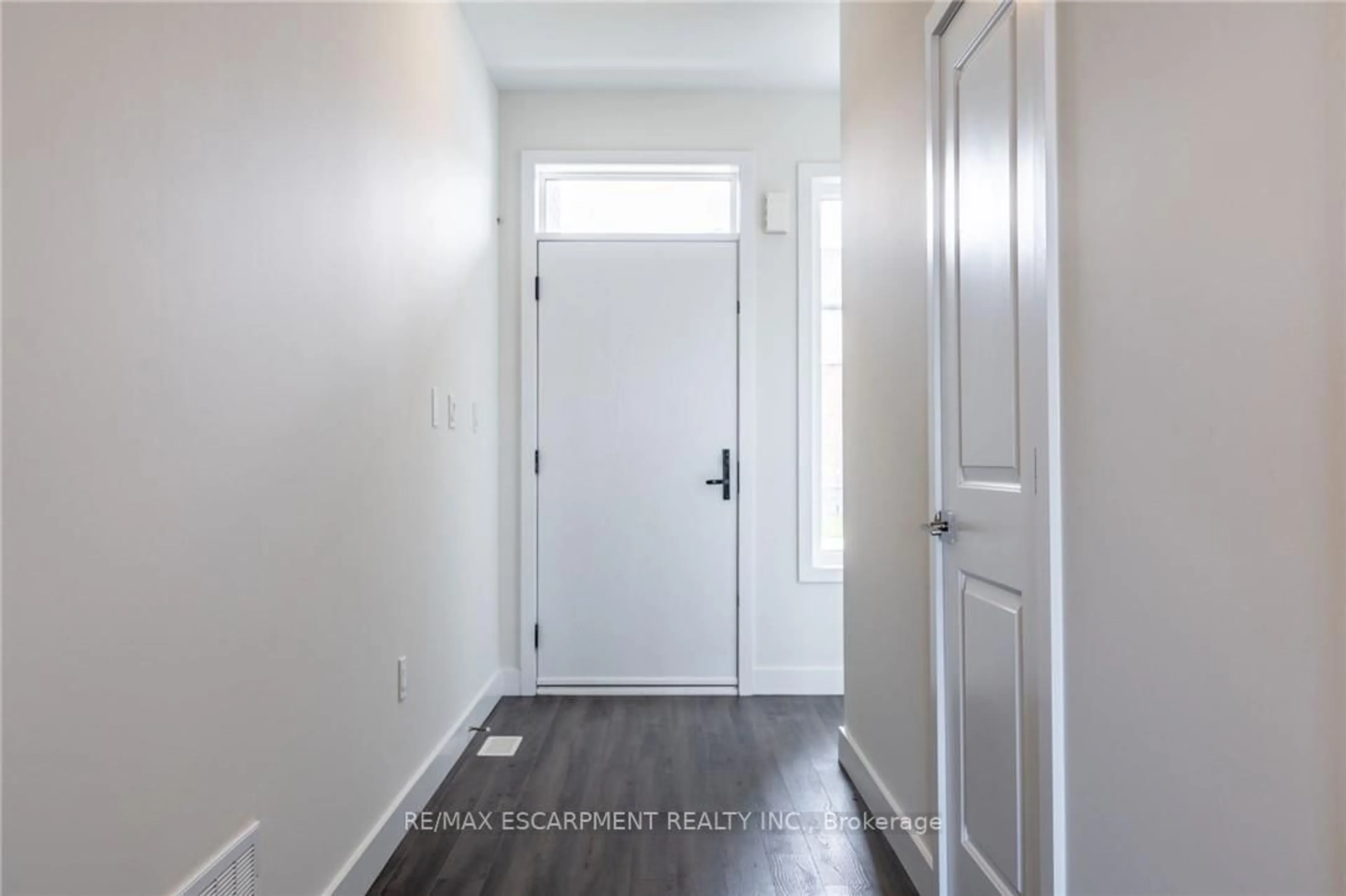 Indoor entryway for 6 Bedrock Dr, Hamilton Ontario L8J 0K6