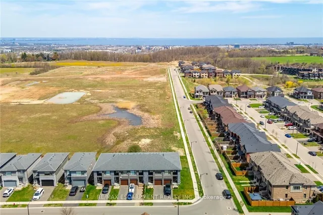 Additional property image - 6 Bedrock Dr