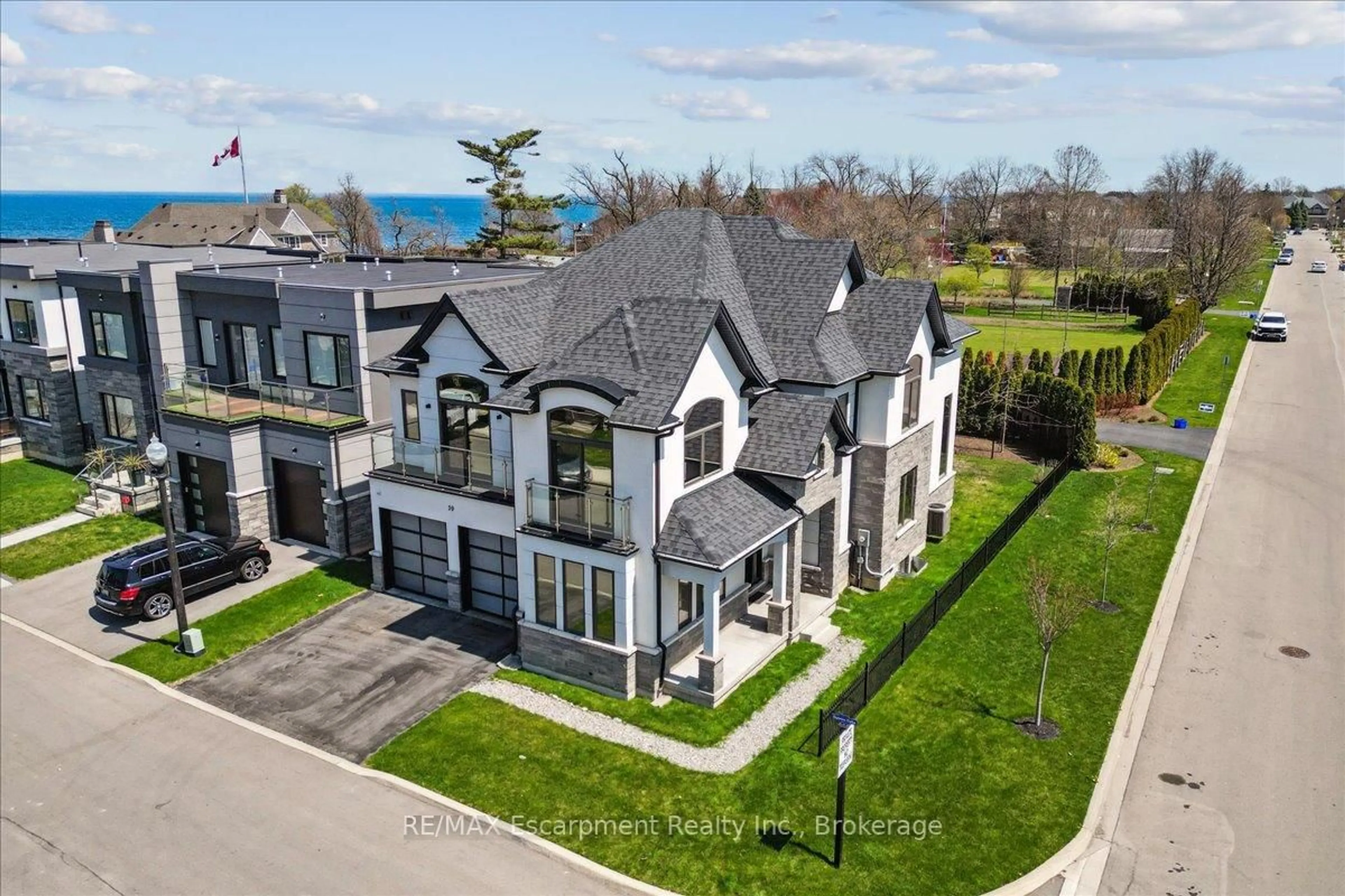 A pic from outside/outdoor area/front of a property/back of a property/a pic from drone, unknown for 39 Sunrow Gate, Hamilton Ontario L8E 5C2
