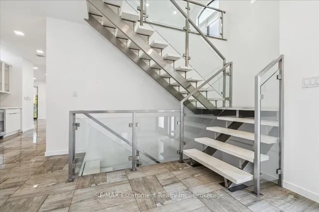 Additional property image - 39 Sunrow Gate