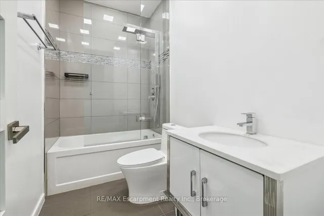 Additional property image - 39 Sunrow Gate