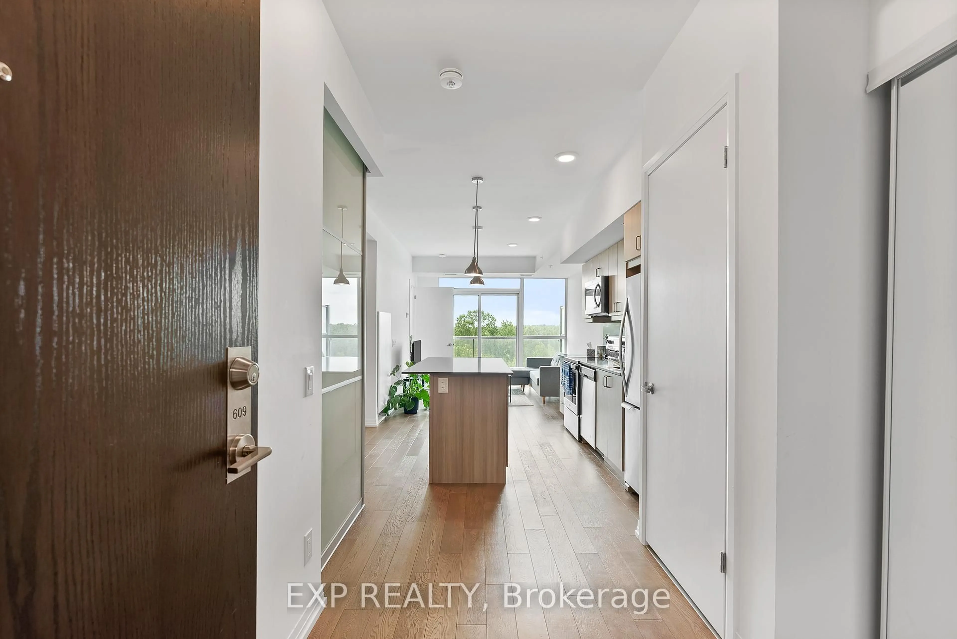 Indoor entryway for 7711 Green Vista Gate #609, Niagara Falls Ontario L2H 1R1