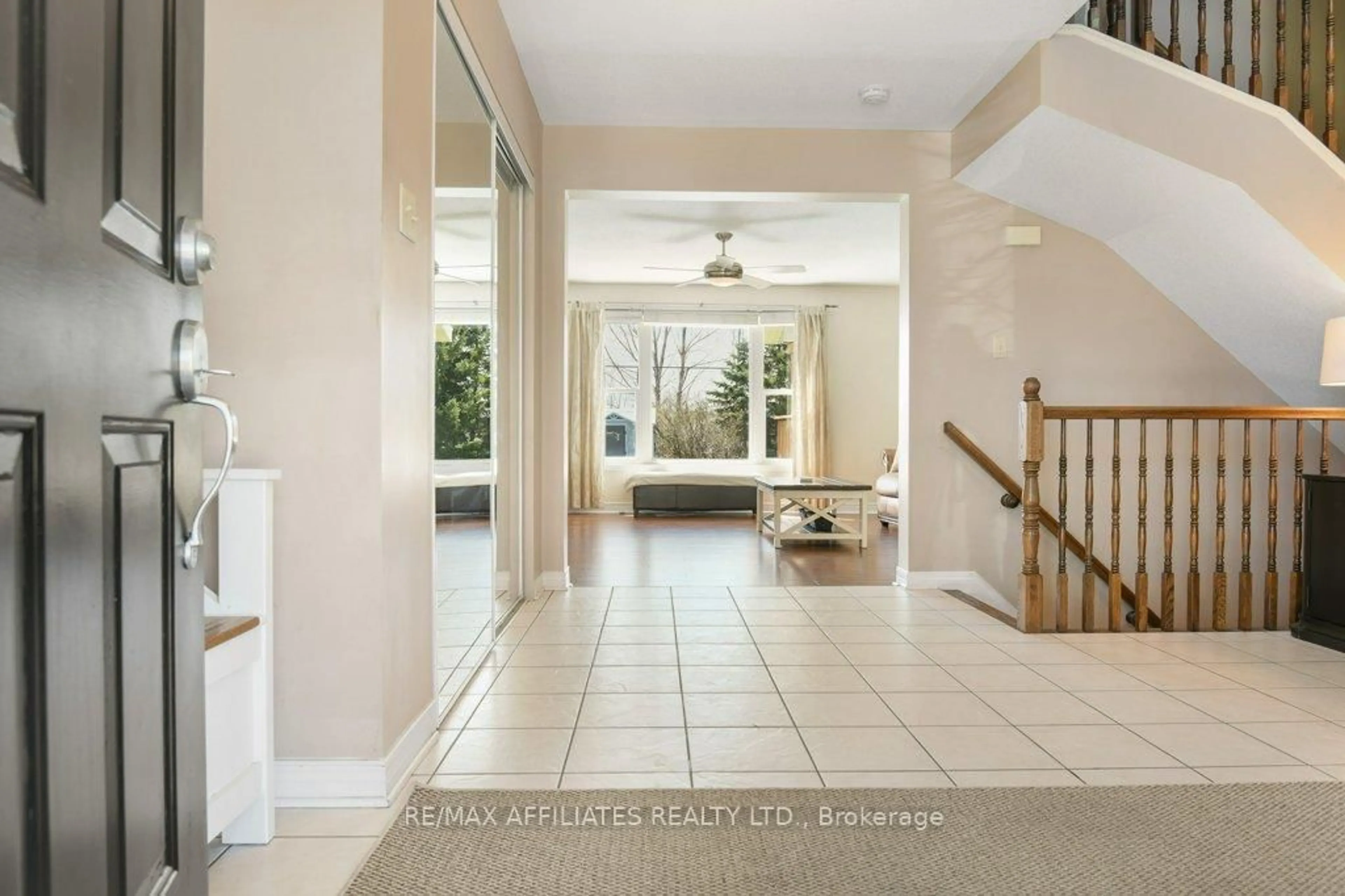 Indoor entryway for 254 Jamieson St, Almonte Ontario K0A 1A0
