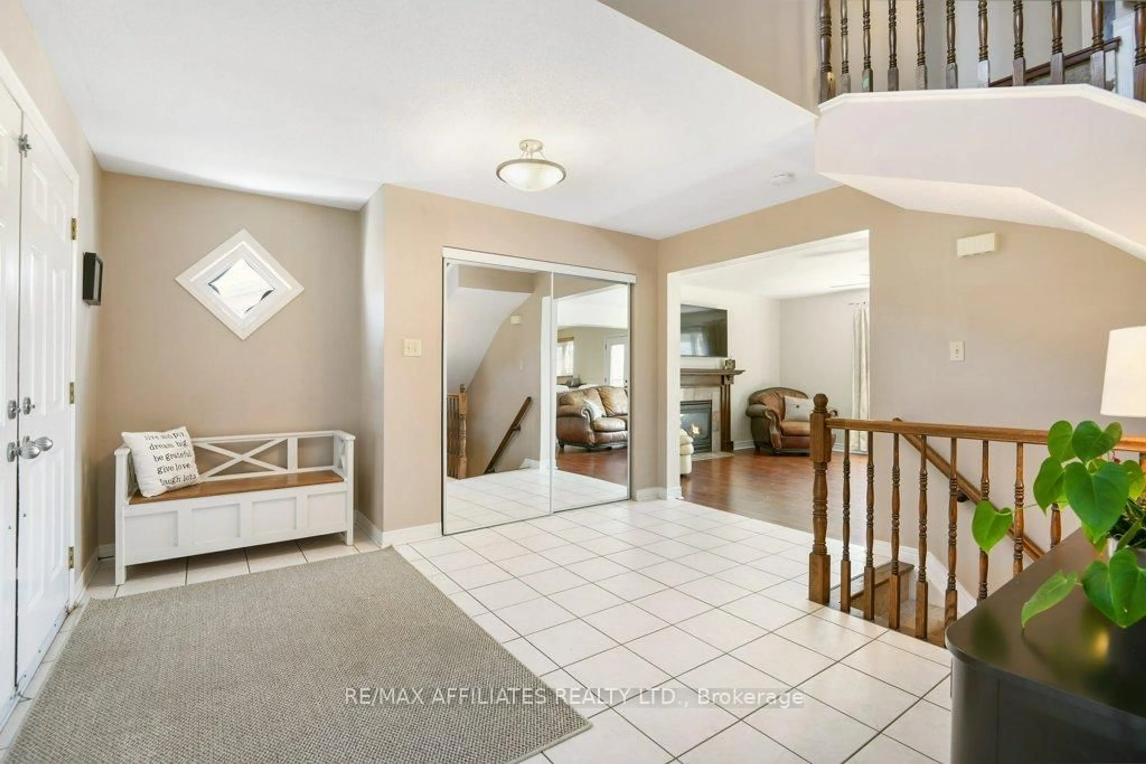 Indoor foyer for 254 Jamieson St, Almonte Ontario K0A 1A0