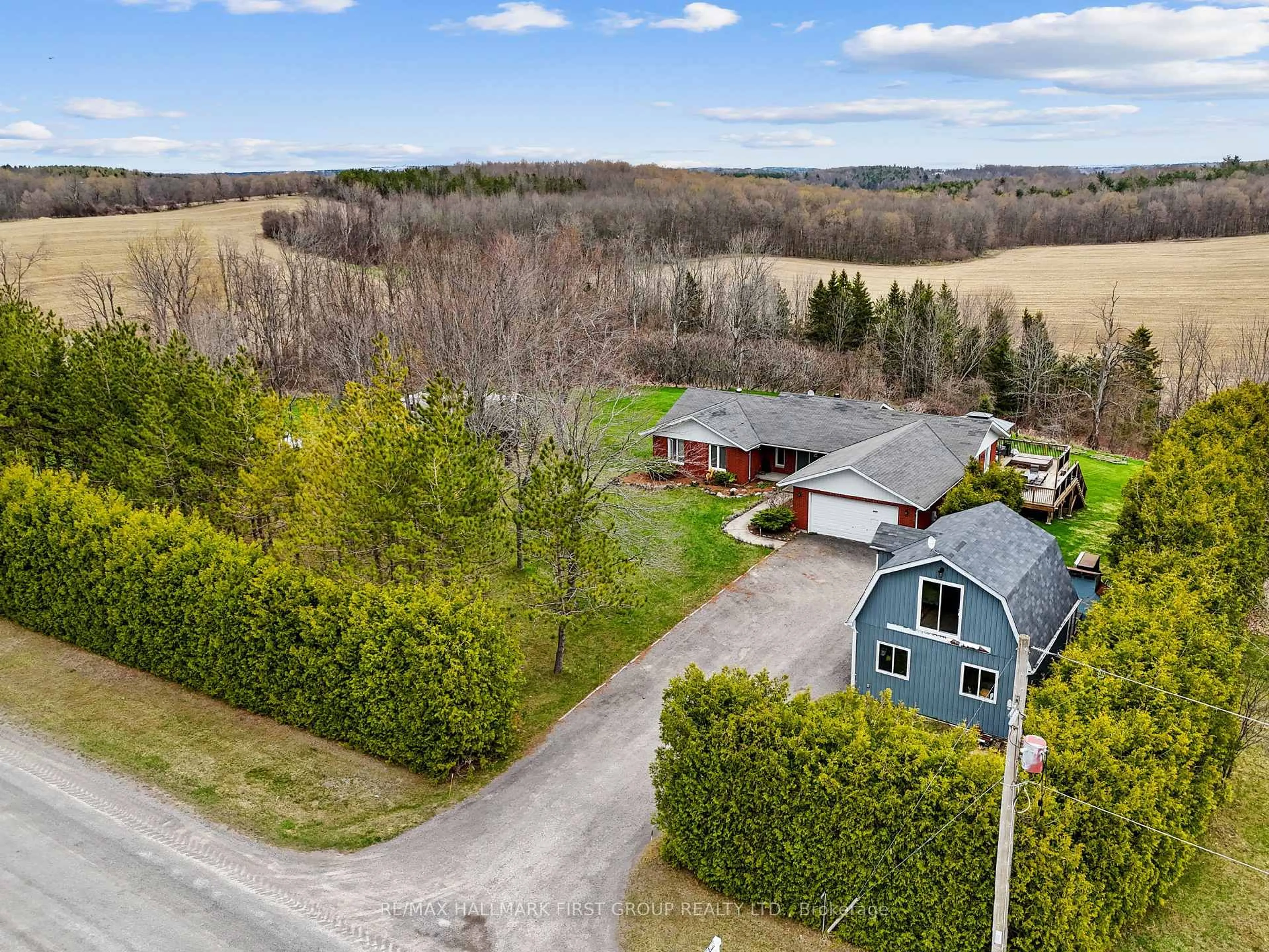 A pic from outside/outdoor area/front of a property/back of a property/a pic from drone, unknown for 165 South Burns Rd, Hamilton Township Ontario K0K 1C0